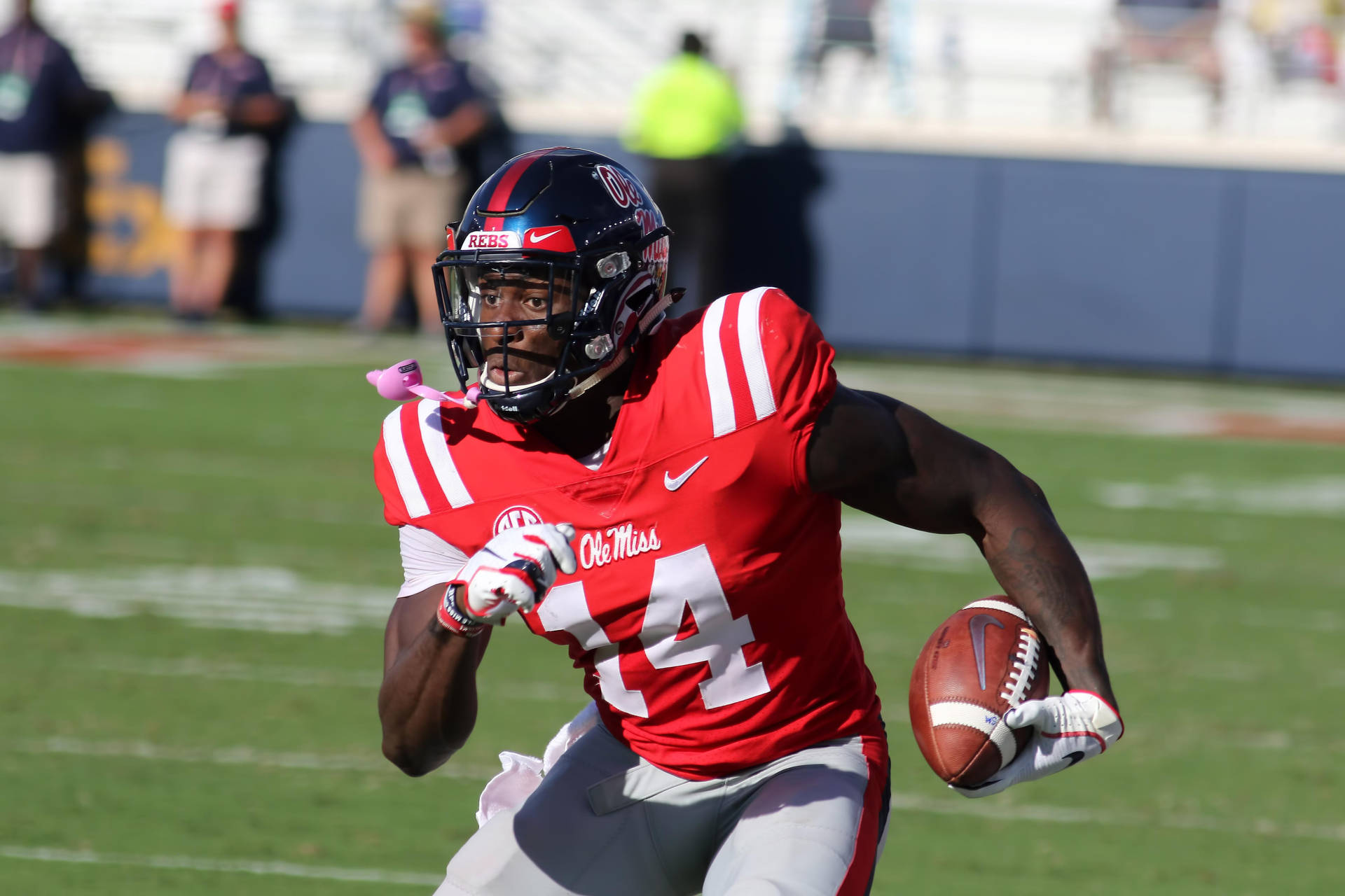 Dk Metcalf Red Jersey Wallpaper