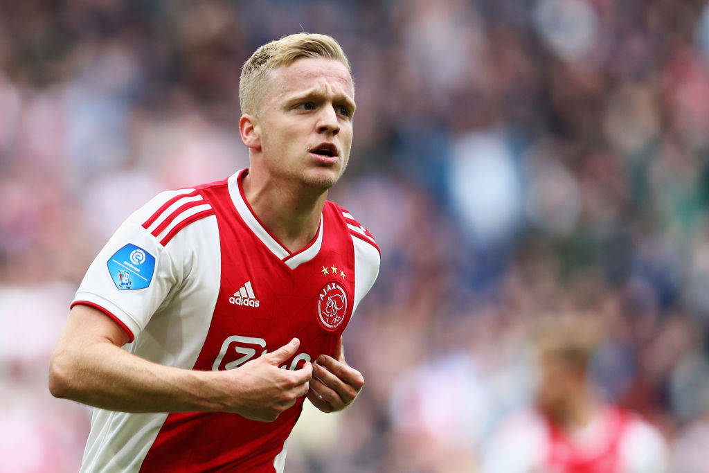 Donny Van De Beek Hands Close To Chest Wallpaper