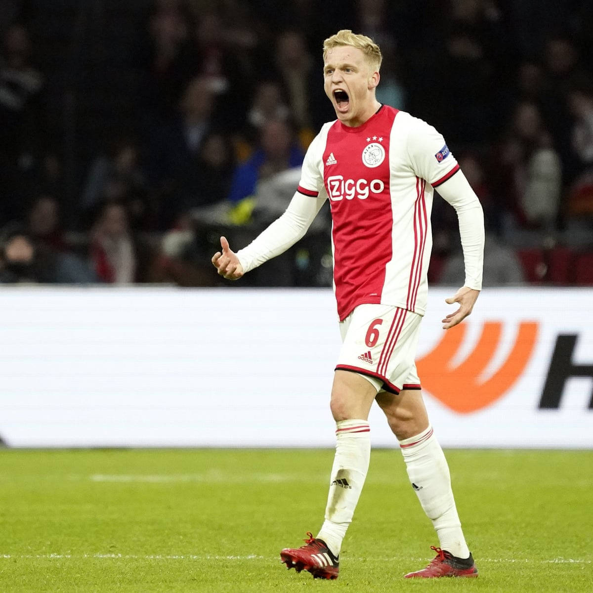 Donny Van De Beek Shouting And Walking Wallpaper