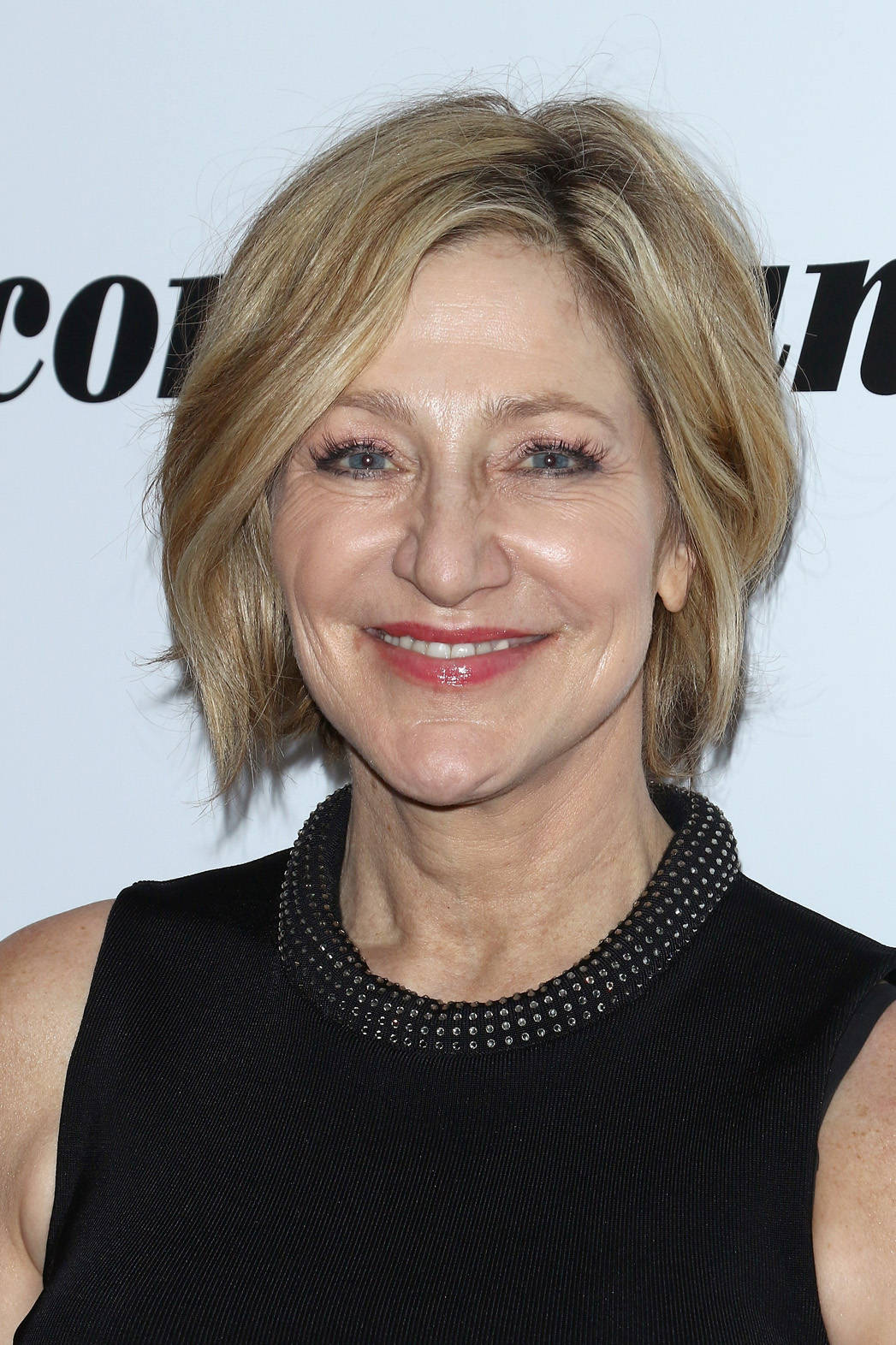 Edie Falco Above-shoulder Length Haircut Wallpaper