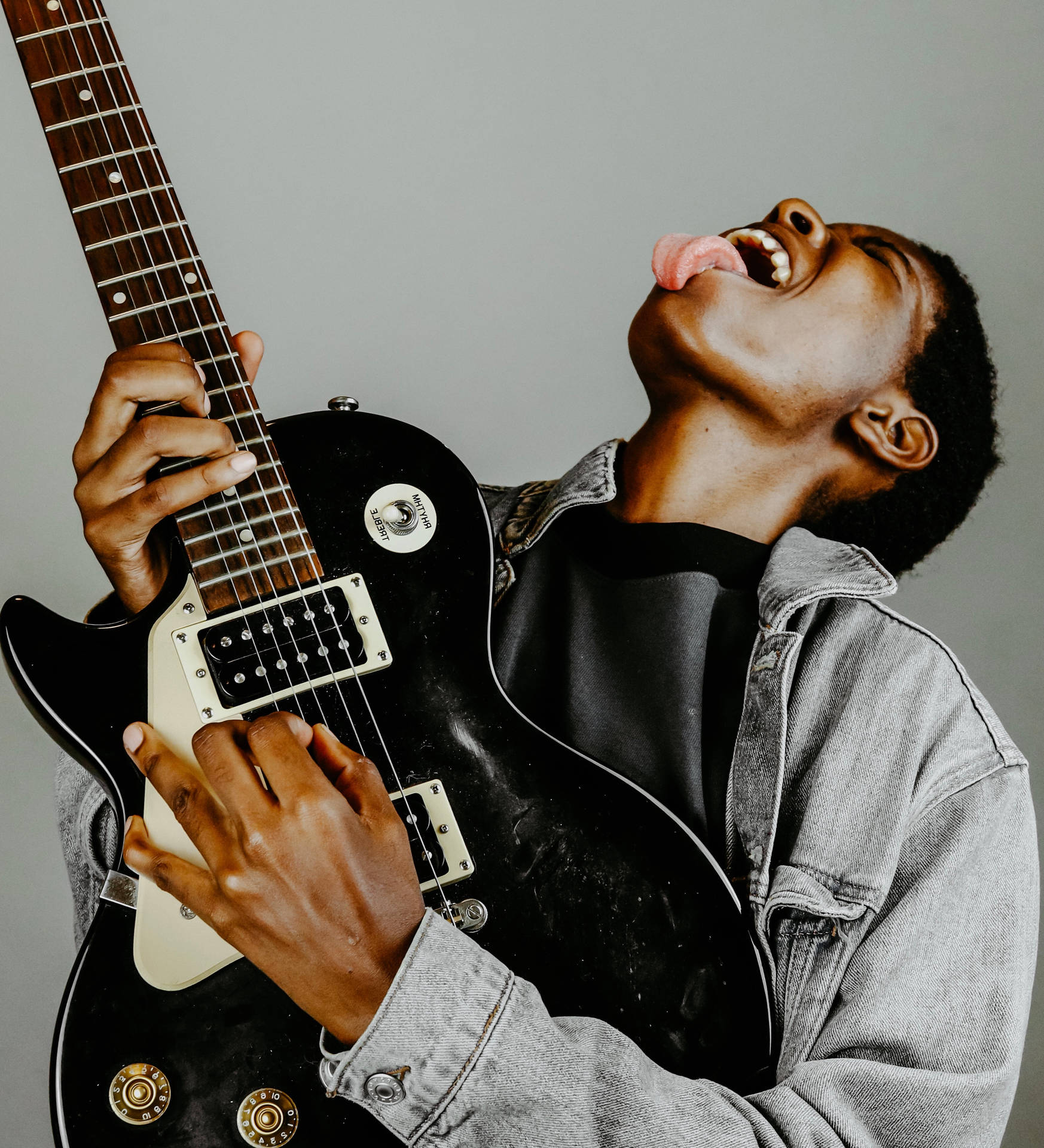 Electric Guitar Improvising In The Shadow Of Black Aesthetic Wallpaper