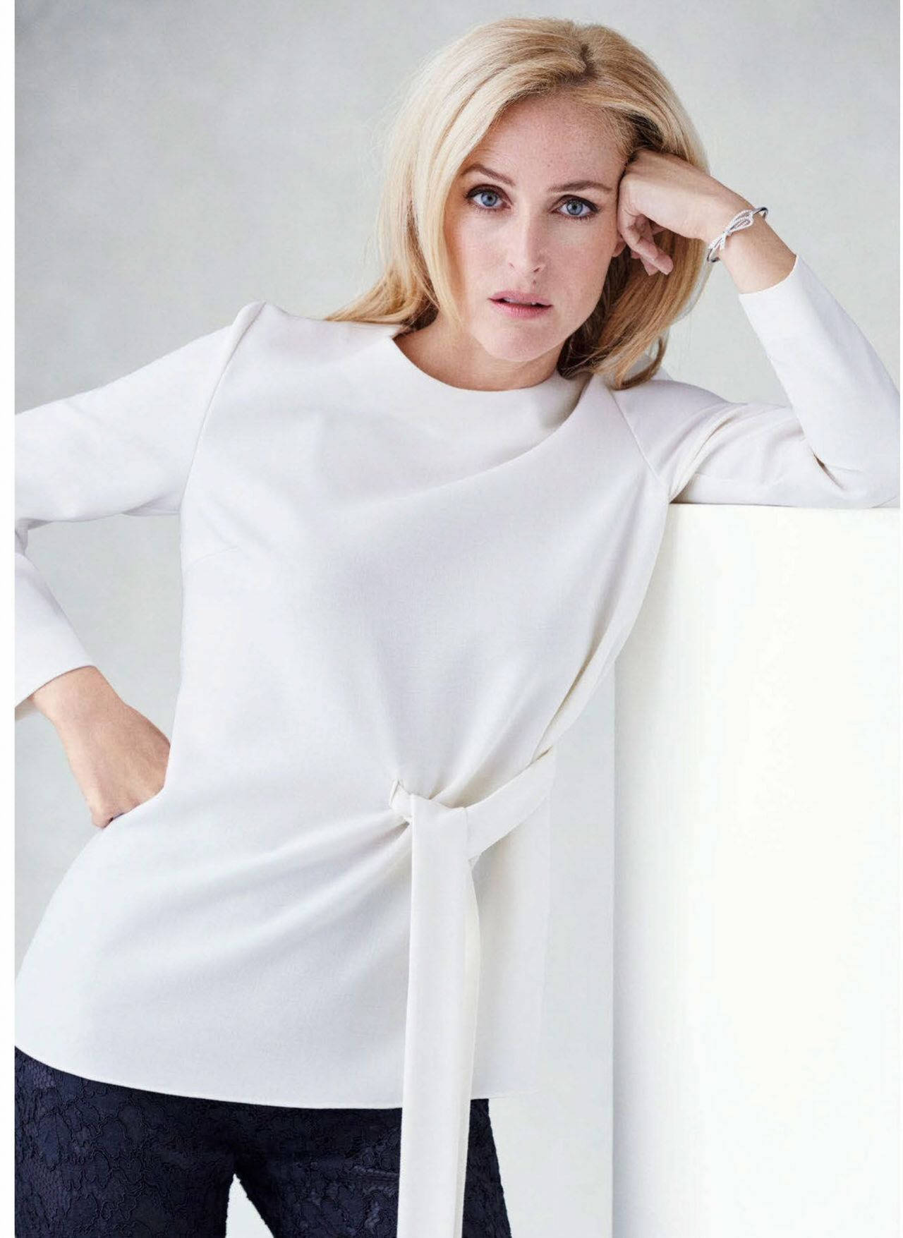 Elegant Gillian Anderson In Harper's Bazaar Magazine Wallpaper