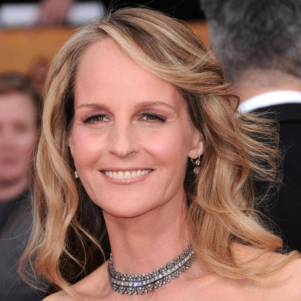 Elegant Helen Hunt Donning A Diamond-studded Necklace. Wallpaper