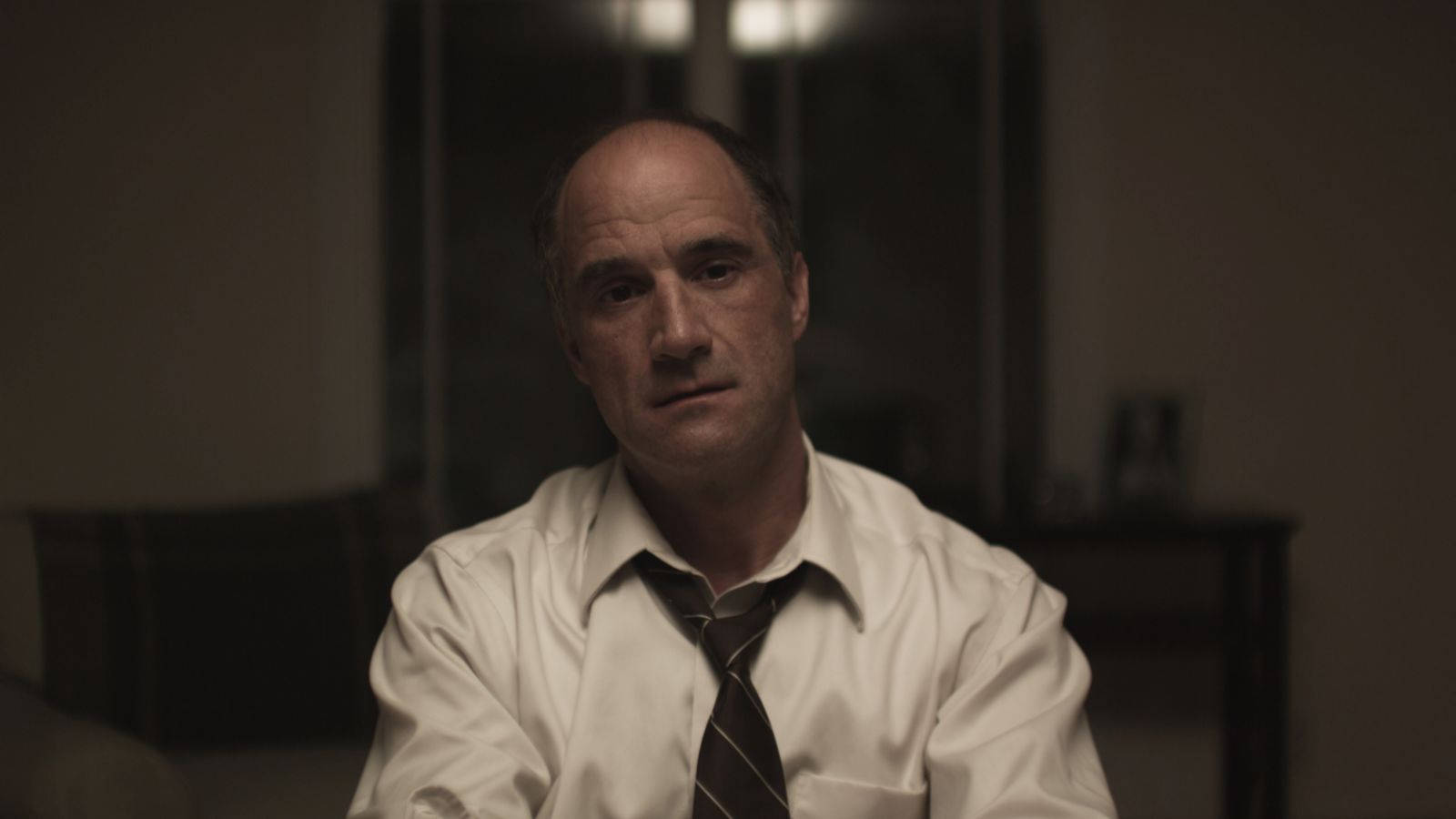 Elias Koteas In White Wallpaper