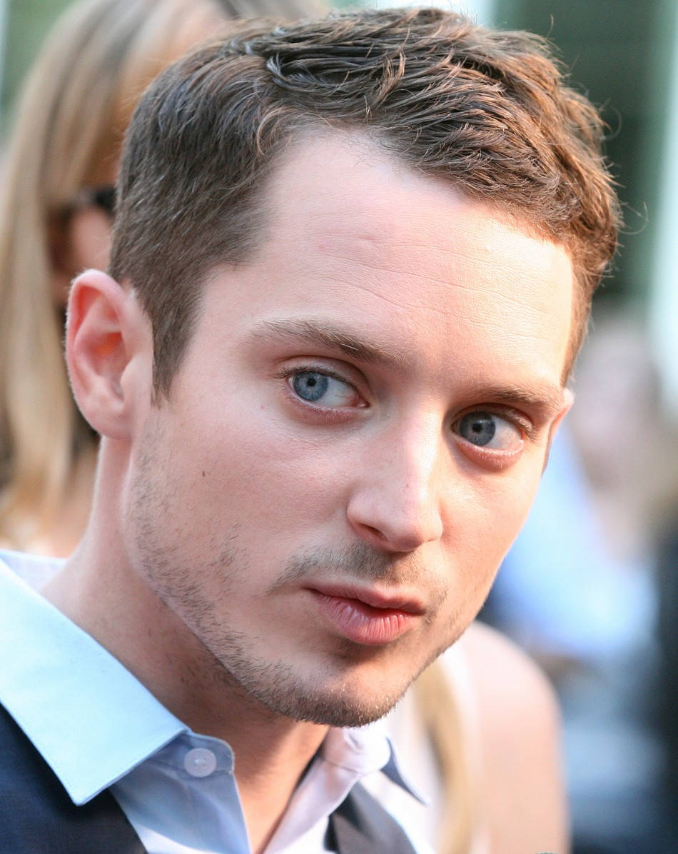 Elijah Wood Glowing Fair Skin Wallpaper