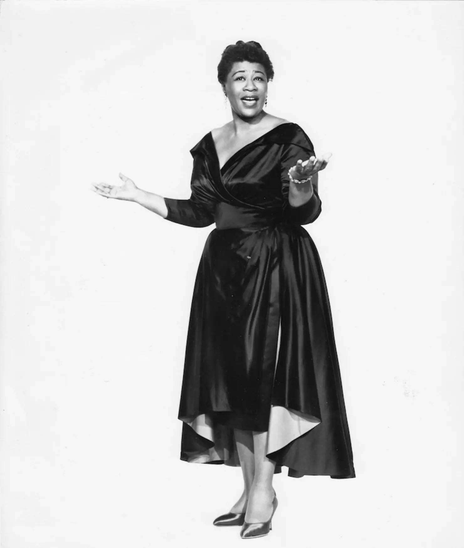 Ella Fitzgerald Full Body Portrait Wallpaper