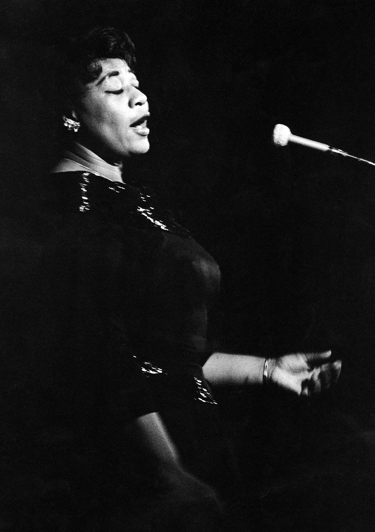 Ella Fitzgerald Singing Wallpaper