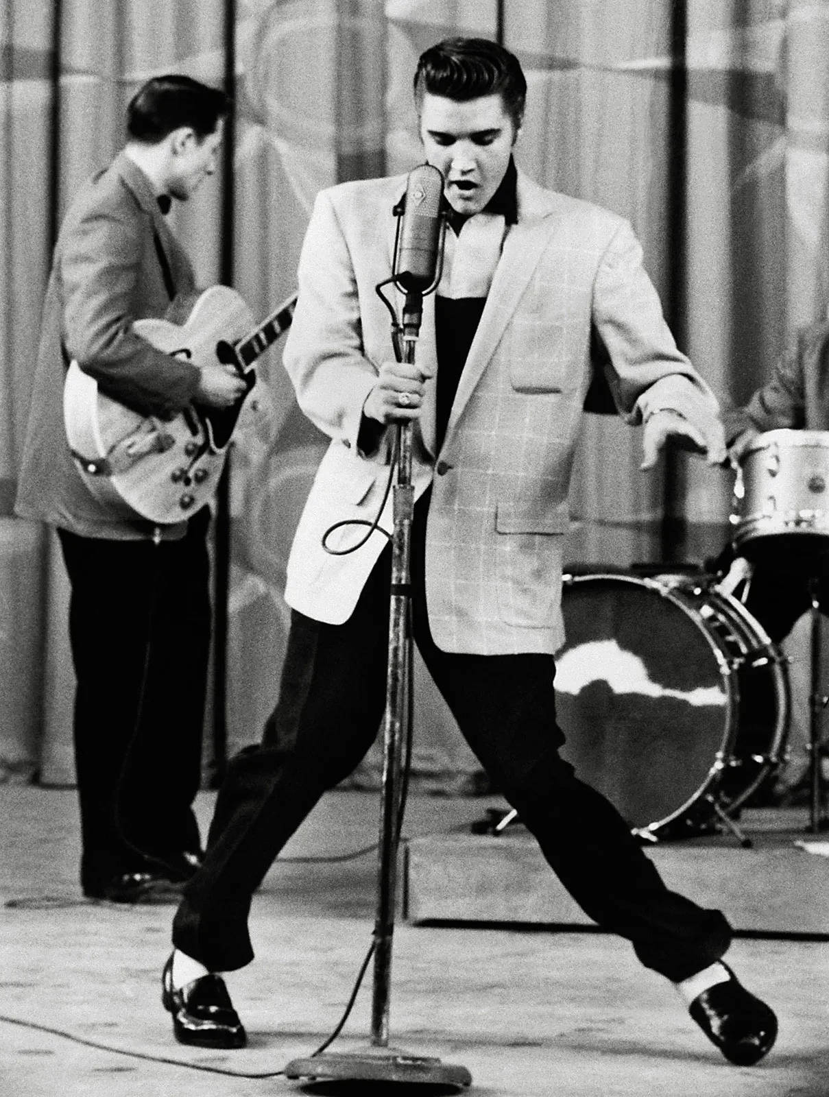 Elvis Presley Performance Black And White Wallpaper