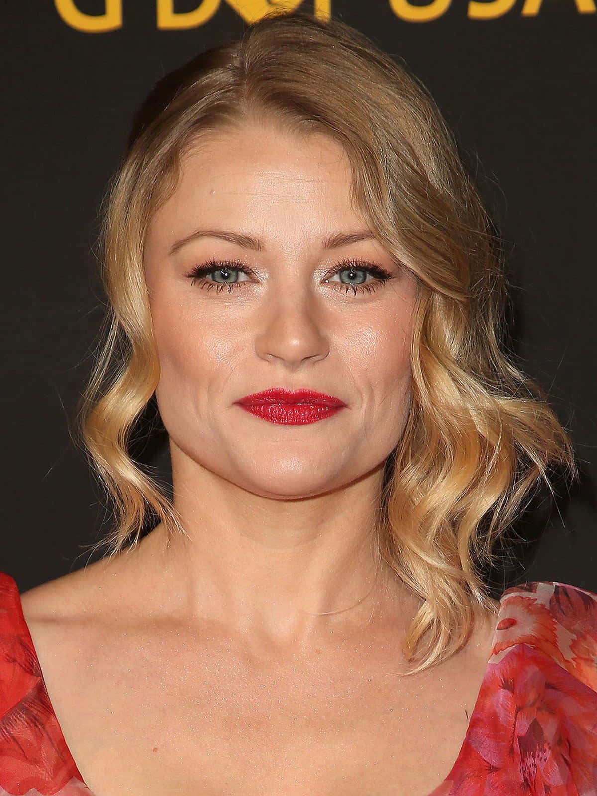 Emilie De Ravin Red Lipstick Portrait Wallpaper