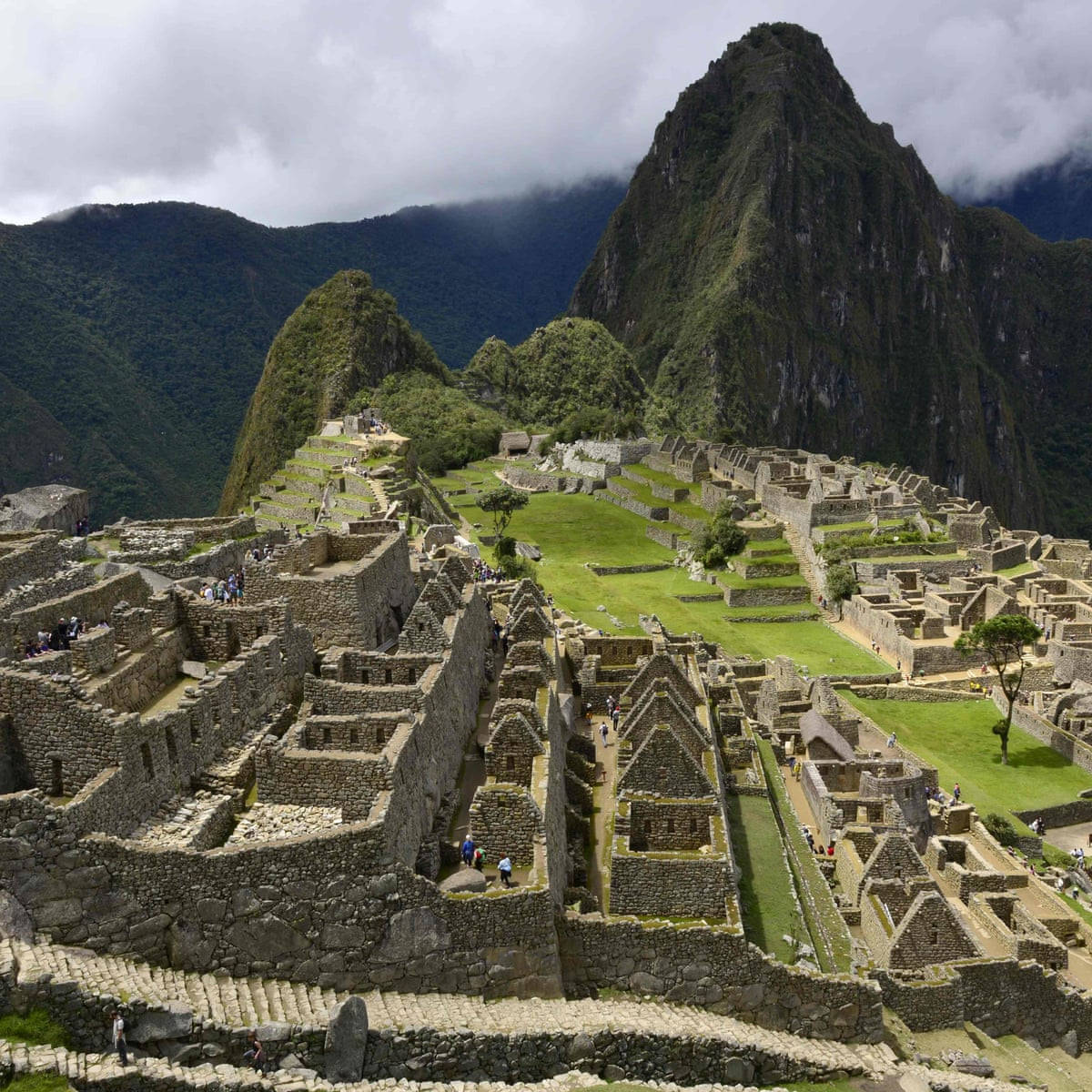 Enthralling Panorama Of The Ancient Incan City, Machu Picchu Wallpaper