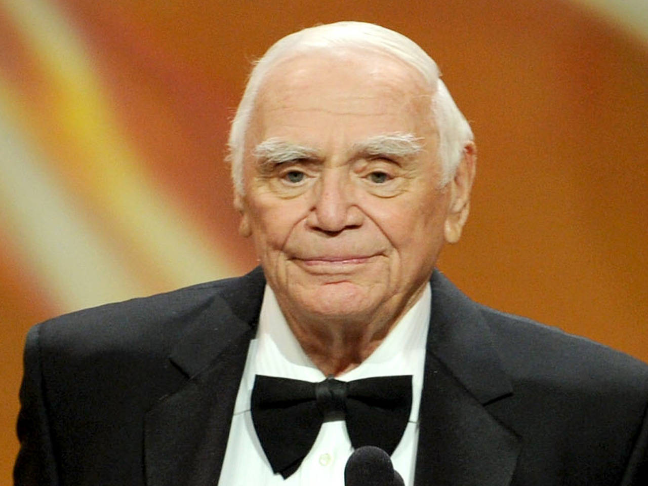 Ernest Borgnine Actor In Suit Wallpaper