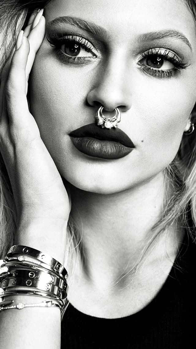 Exclusive Kylie Jenner Jewelery Piercing Wallpaper