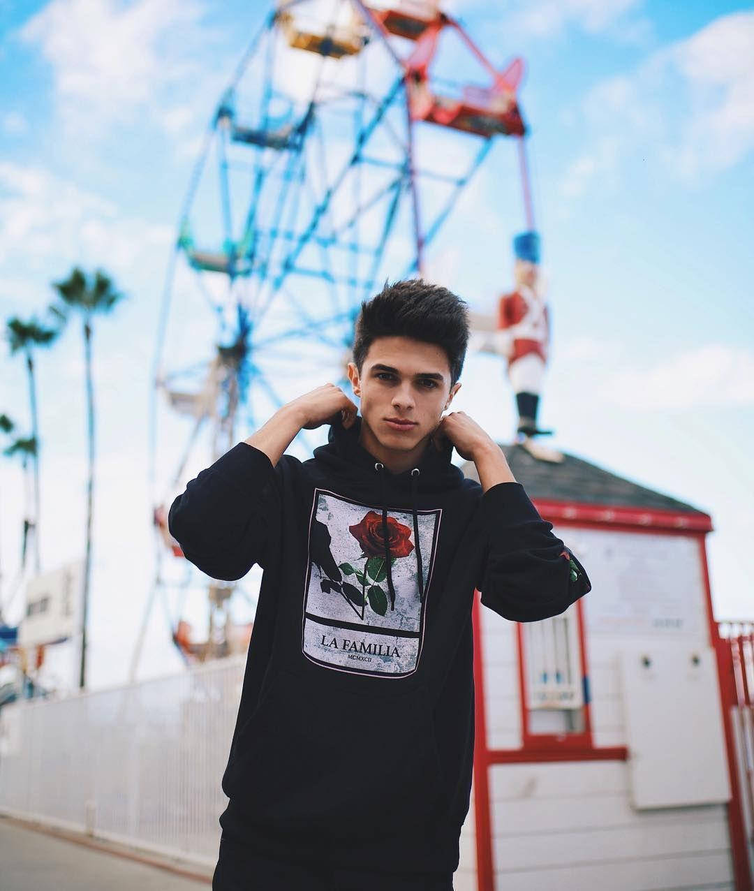 Famous Tiktokers Brent Rivera Ferris Wheel Wallpaper