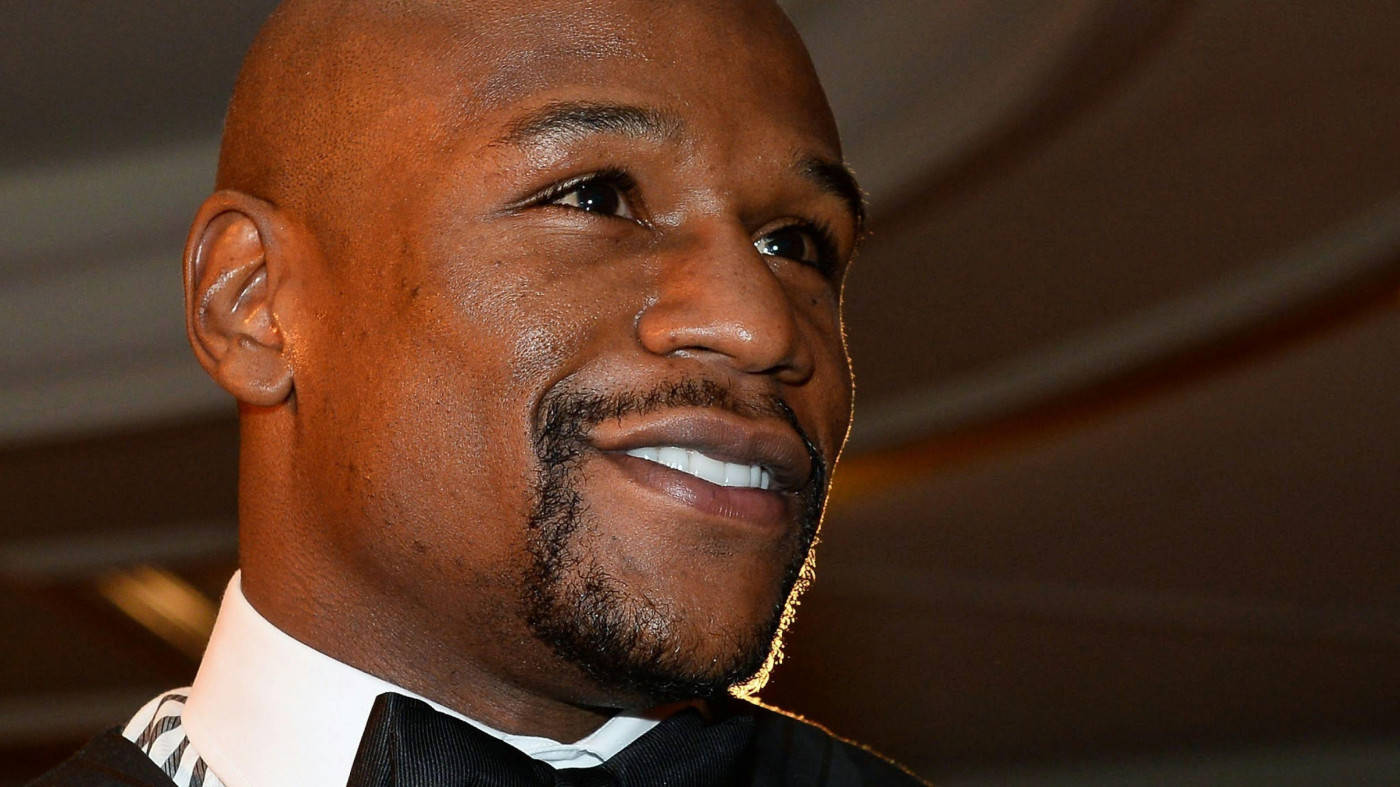 Floyd Mayweather Smiling In Formalwear Wallpaper