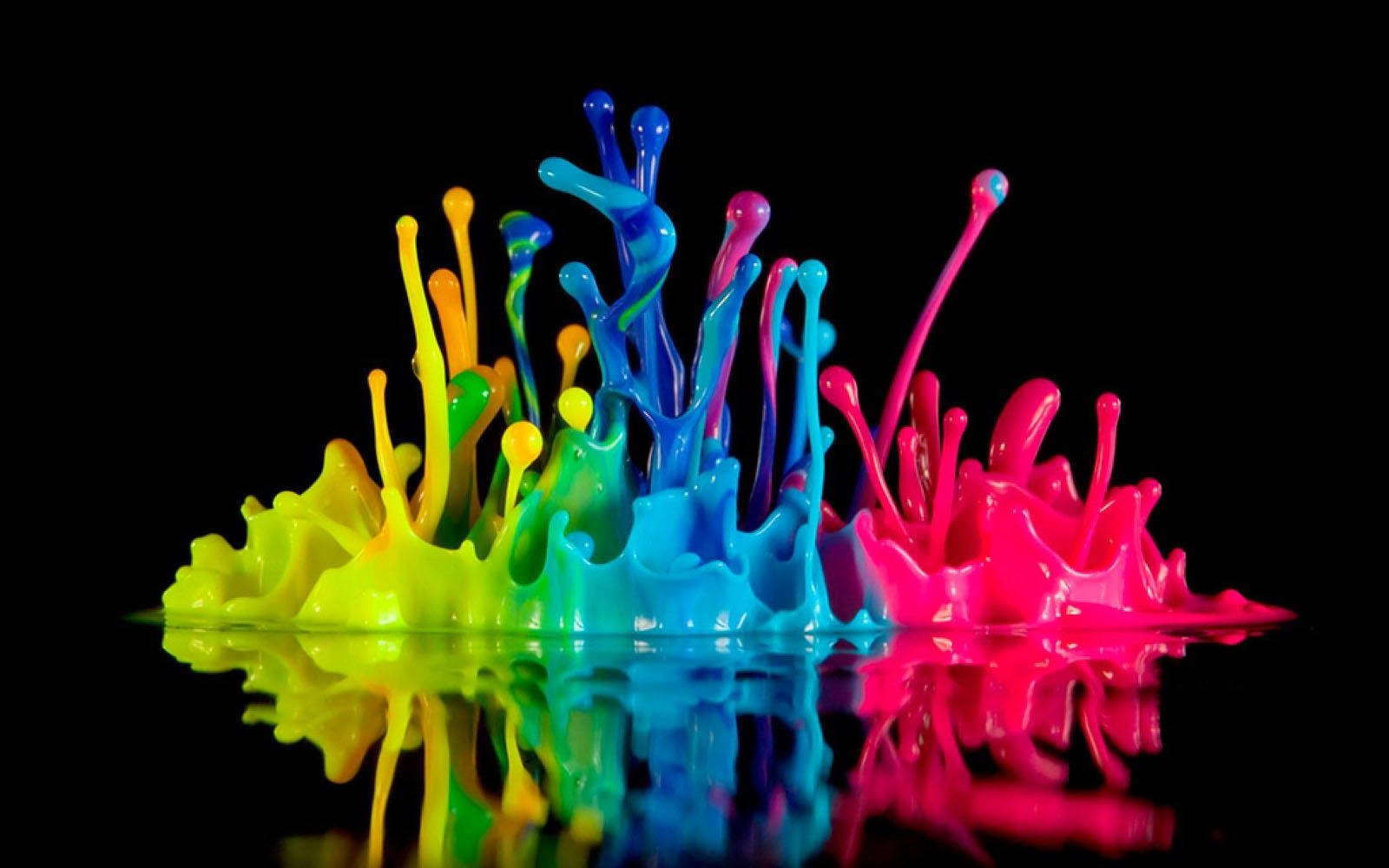 Fluid Color Splash Wallpaper