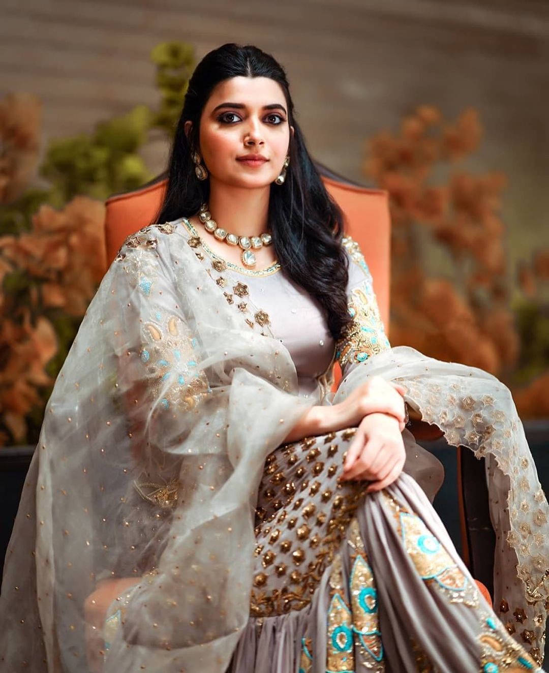 Formal Nimrat Khaira Wallpaper