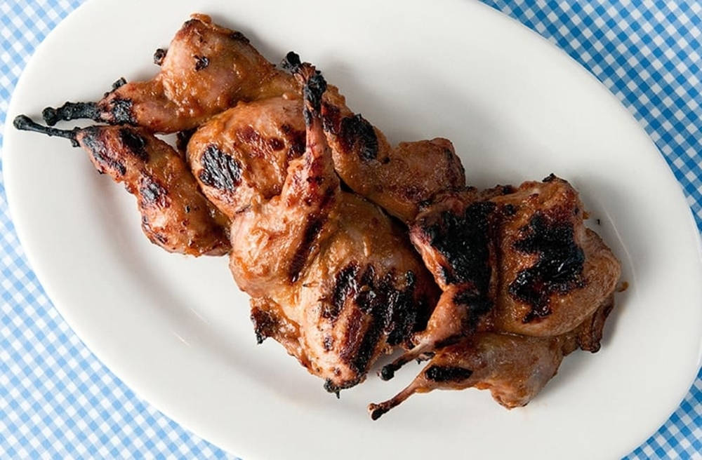 Fresh Grilled Quail On Oval Platter Wallpaper