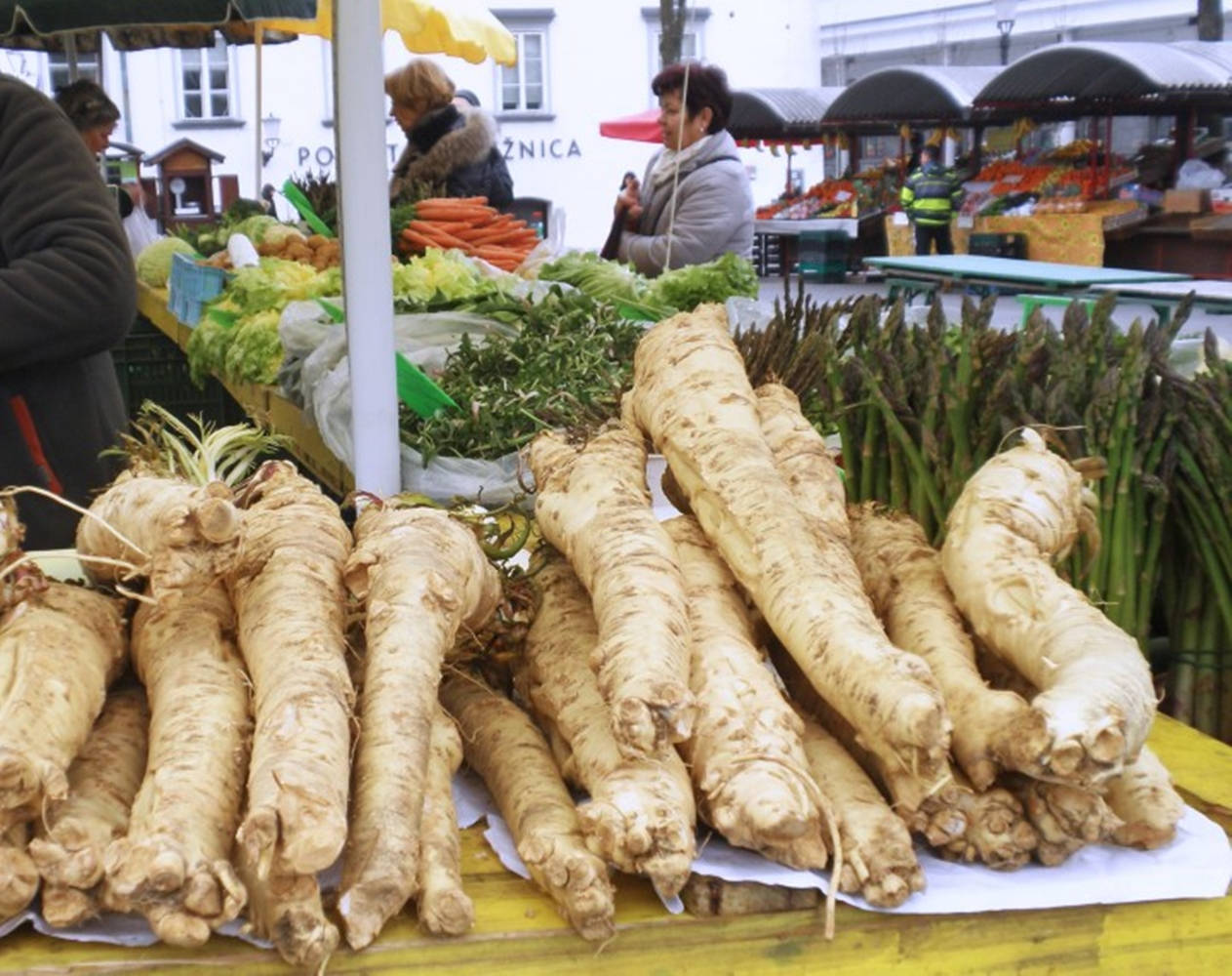 Fresh Horseradish On Market Stall Wallpaper