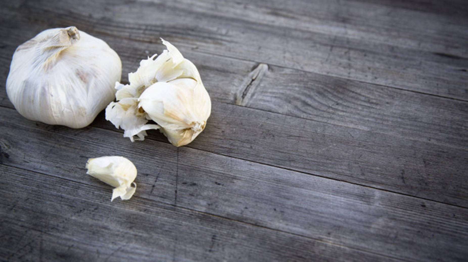 Garlic Vegetable Herb On The Side Wallpaper