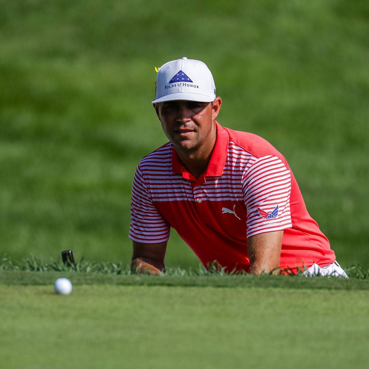 Gary Woodland Looking At Ball Wallpaper