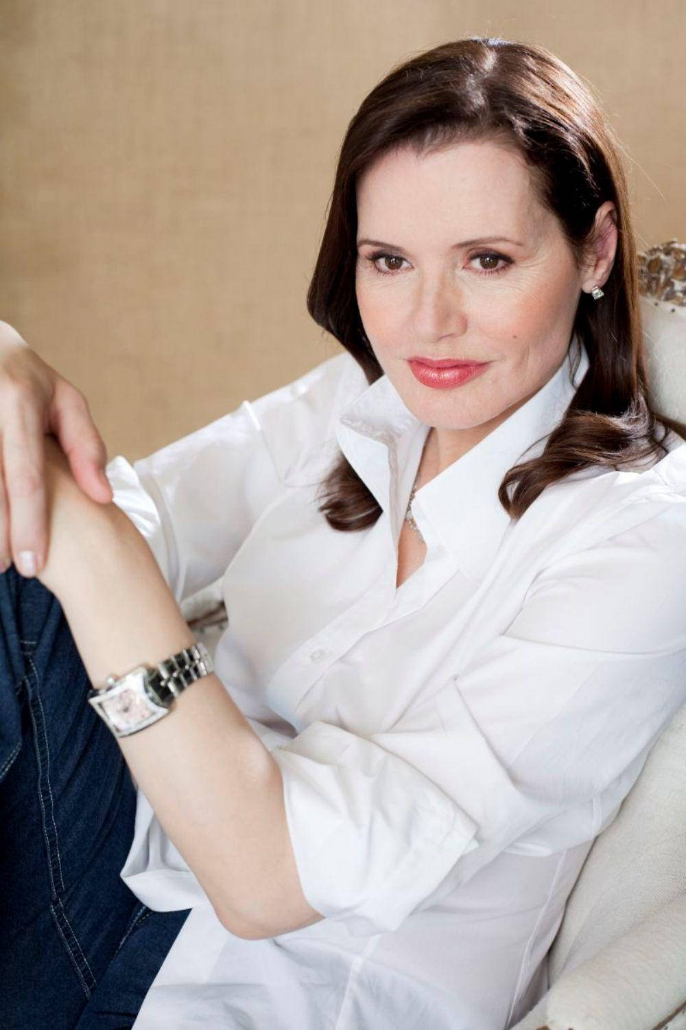 Geena Davis Looking Chic And Casual Wallpaper