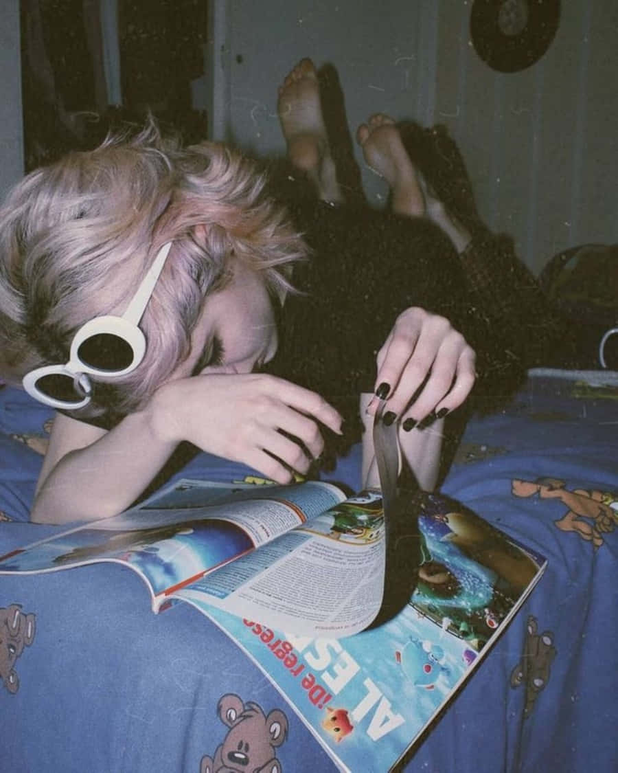 Girl In 90s Grunge Aesthetic Wallpaper