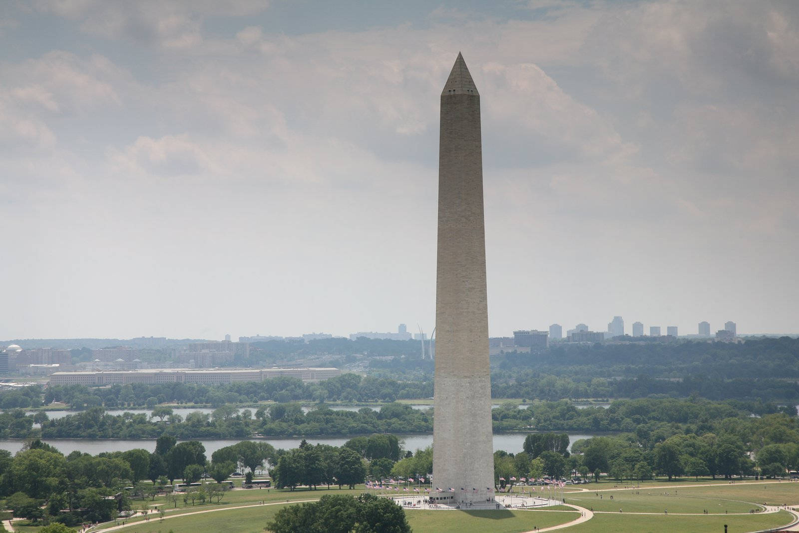 Gloomy Washington Monument Wallpaper