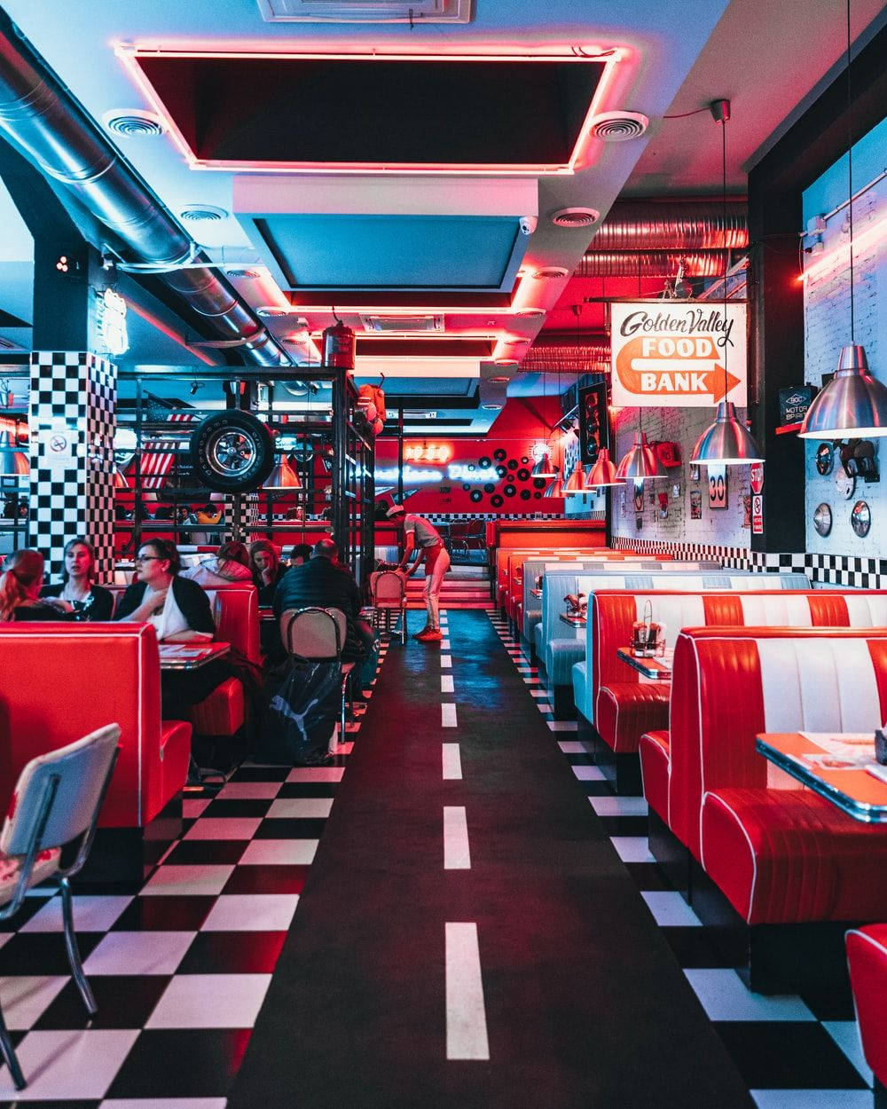 Golden Valley 50s Diner Wallpaper