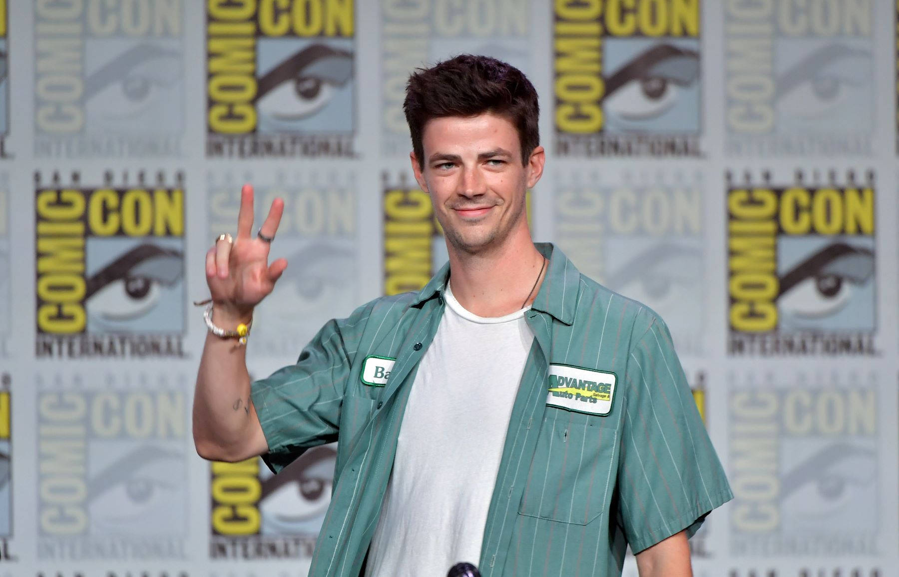 Grant Gustin Enthrals At Comic-con 2019 Wallpaper