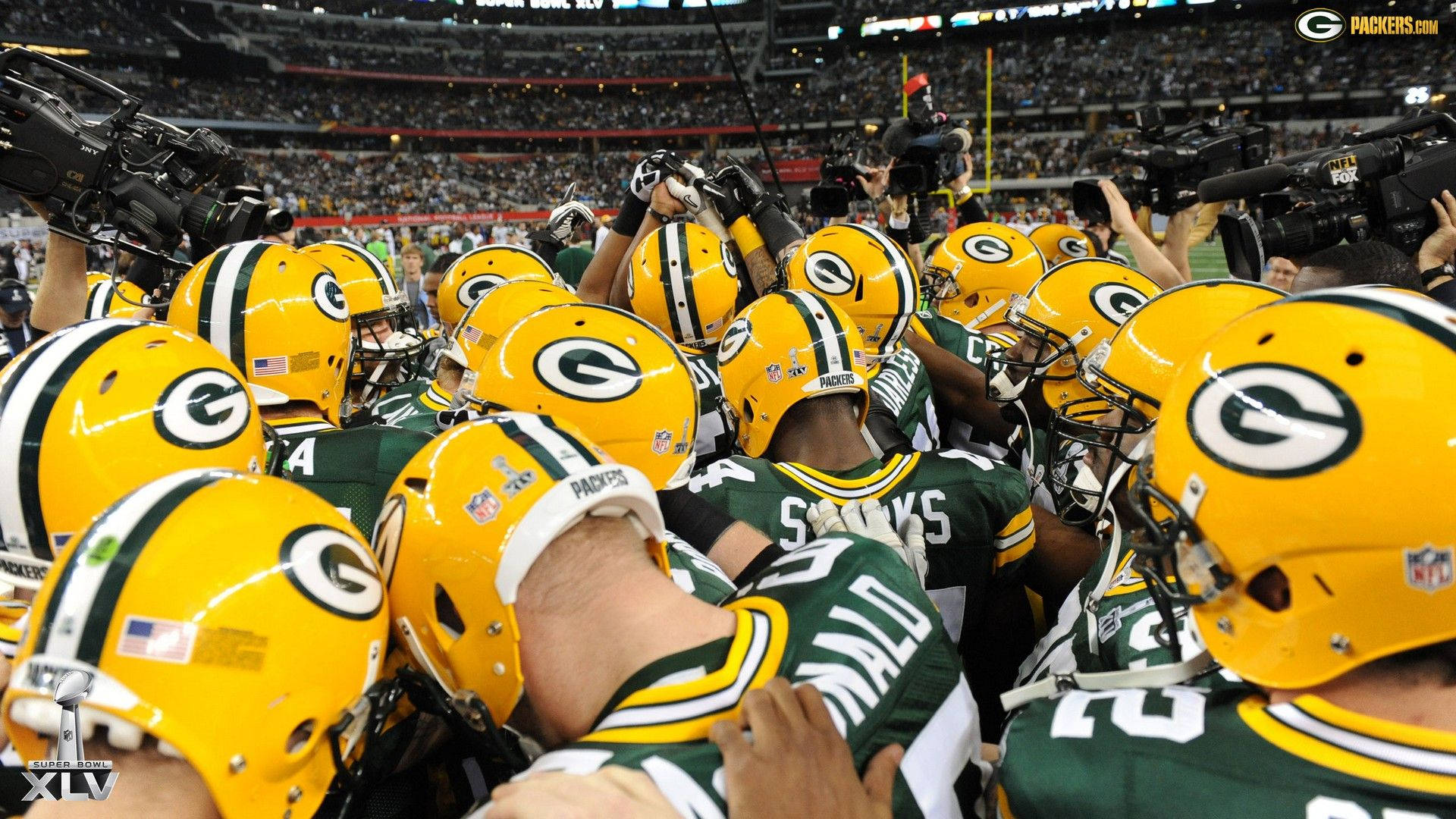 Green Bay Packers Nfl Team Huddle Wallpaper | WallpapersOK
