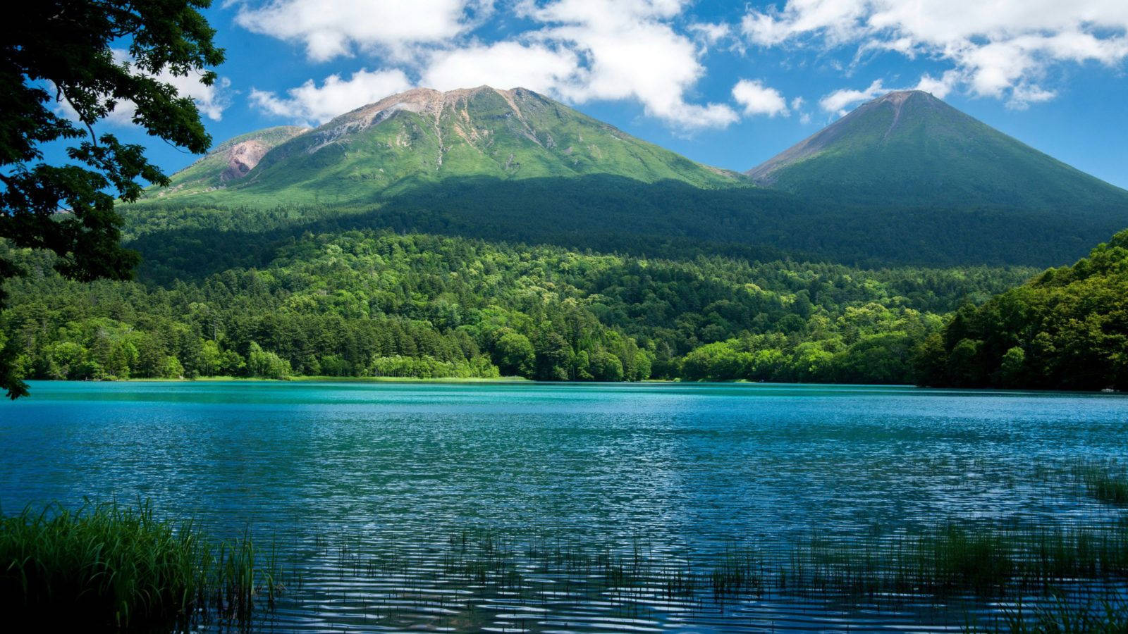 Green Mountains Blue Lake Nature Wallpaper