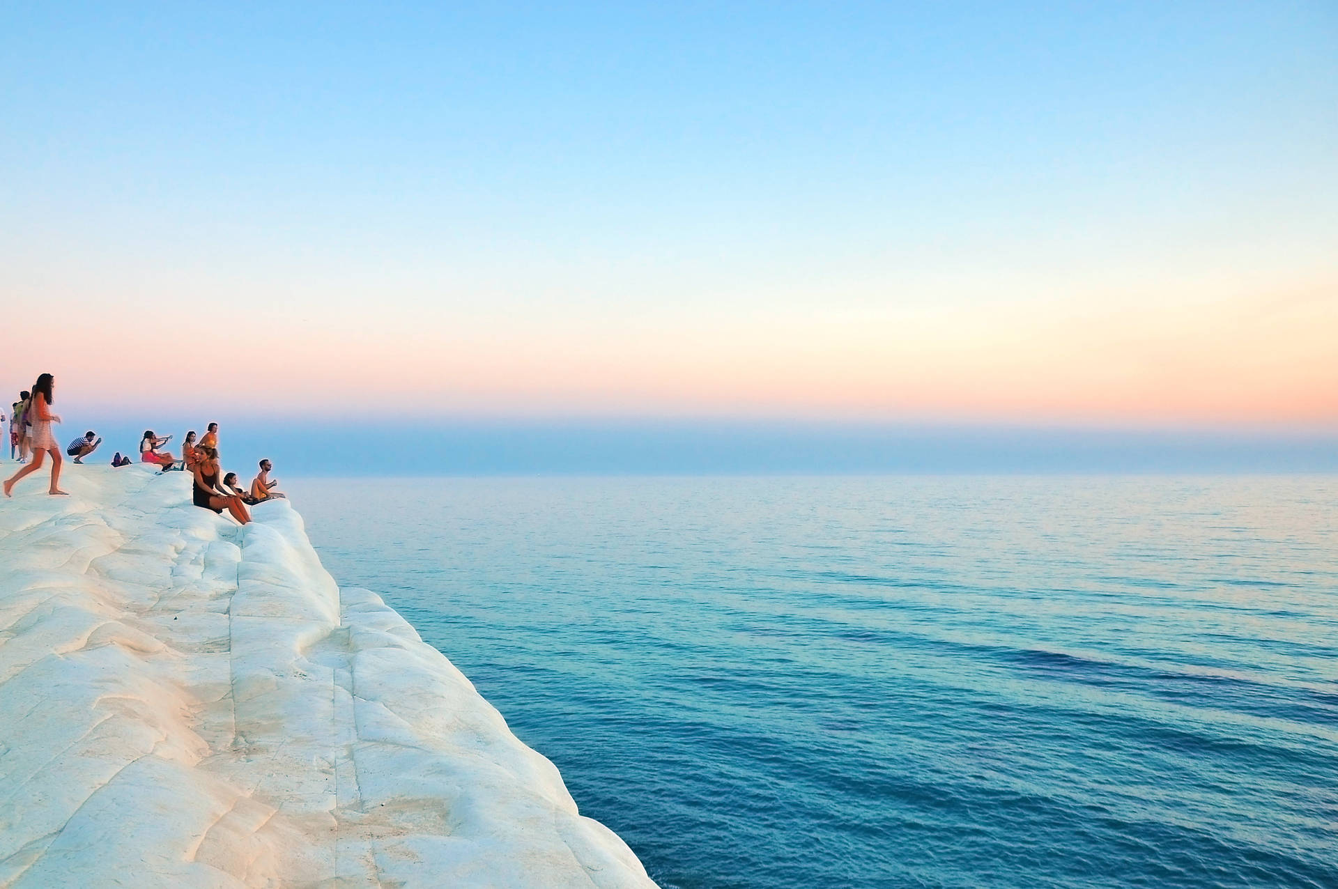 Group Of People On Scala Dei Turchi Wallpaper