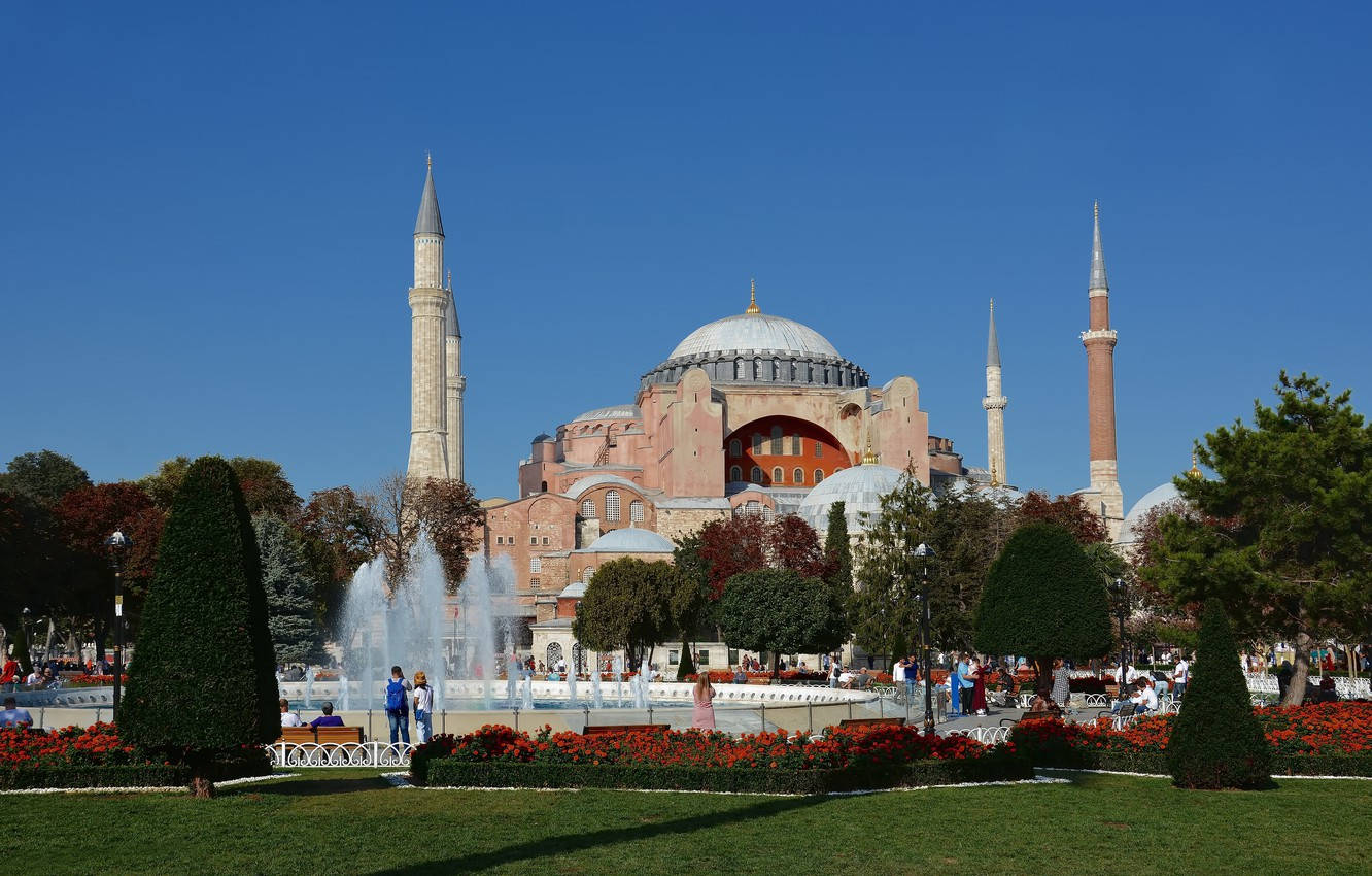 Hagia Sophia In Istanbul With Fountain Wallpaper