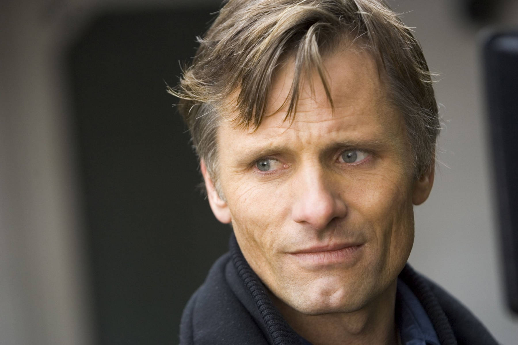 Handsome American Celebrity Viggo Mortensen Wallpaper