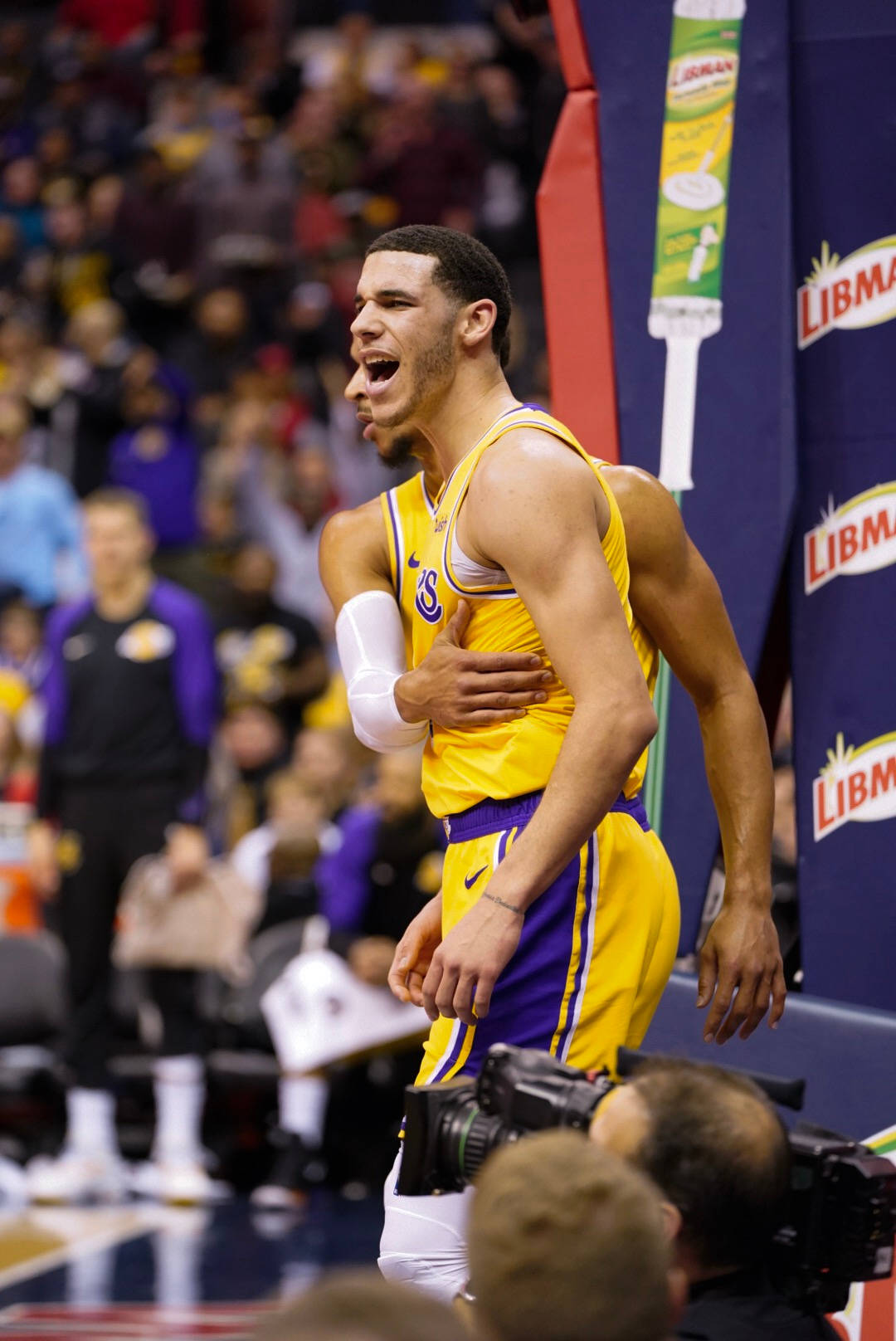 Handsome Lonzo Ball Screaming Wallpaper