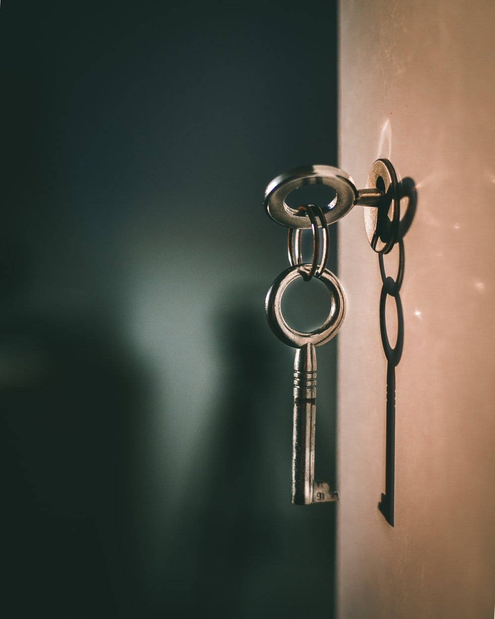 Hanging Key Aesthetic Wallpaper