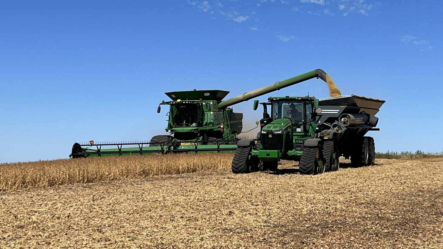 Harvesting_ Machinery_in_ Action Wallpaper