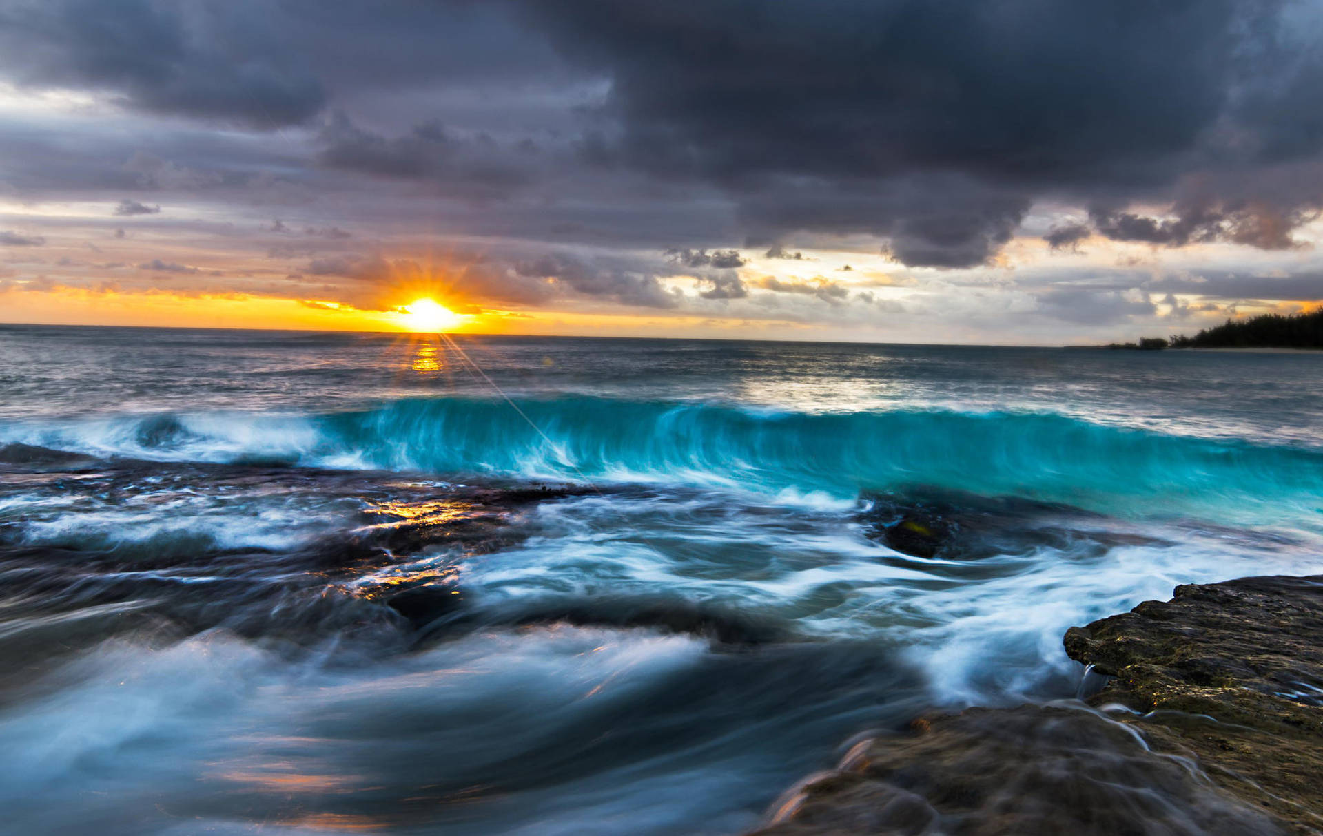 Hd Landscape Dark Clouds Over Ocean Wallpaper