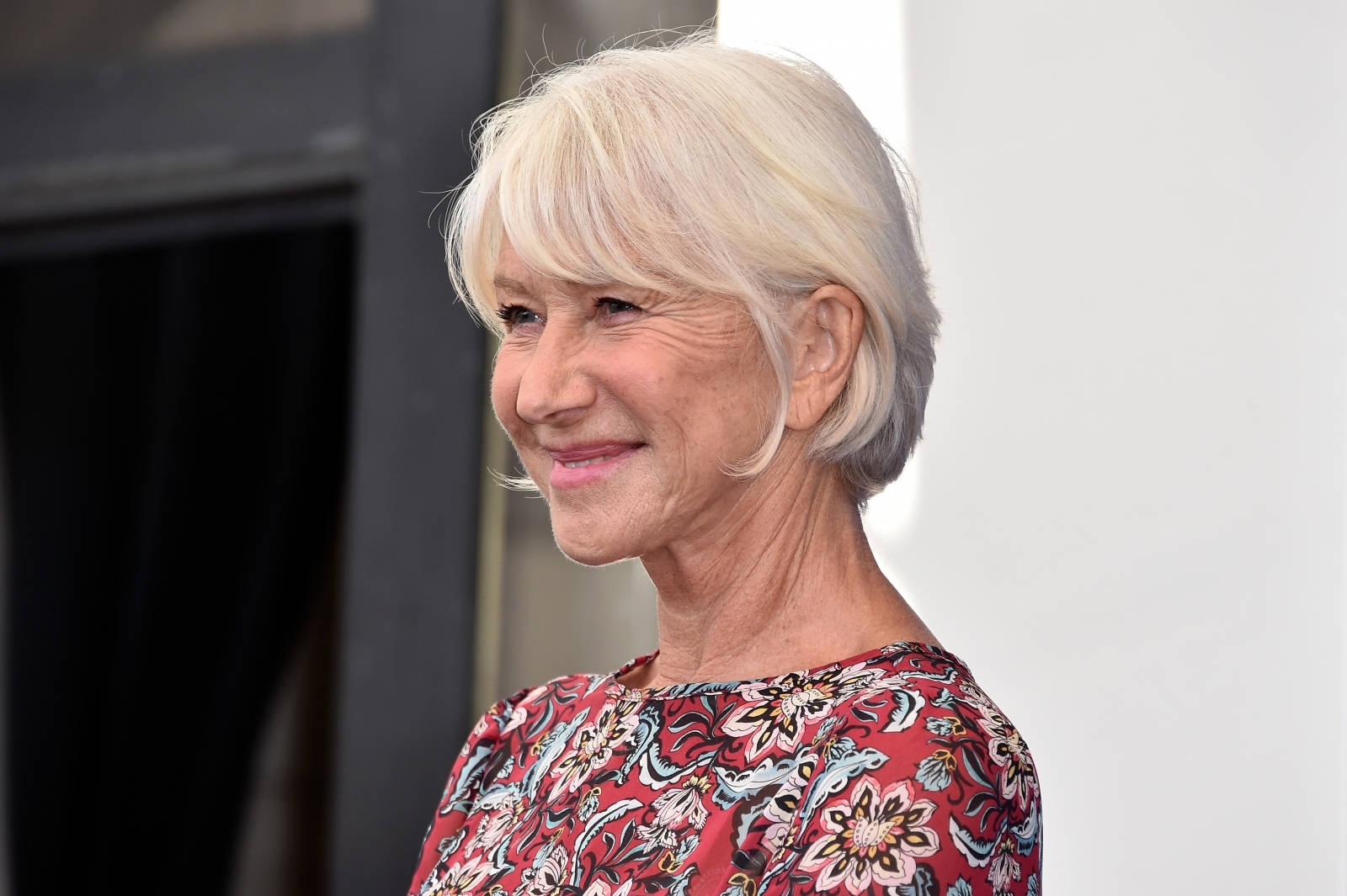 Helen Mirren Celebrity Paparazzi Snap Wallpaper