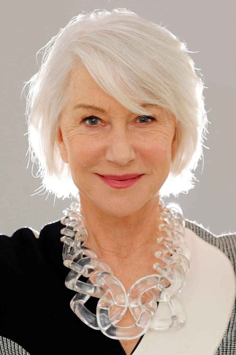 Helen Mirren Talented Tv Personality Wallpaper