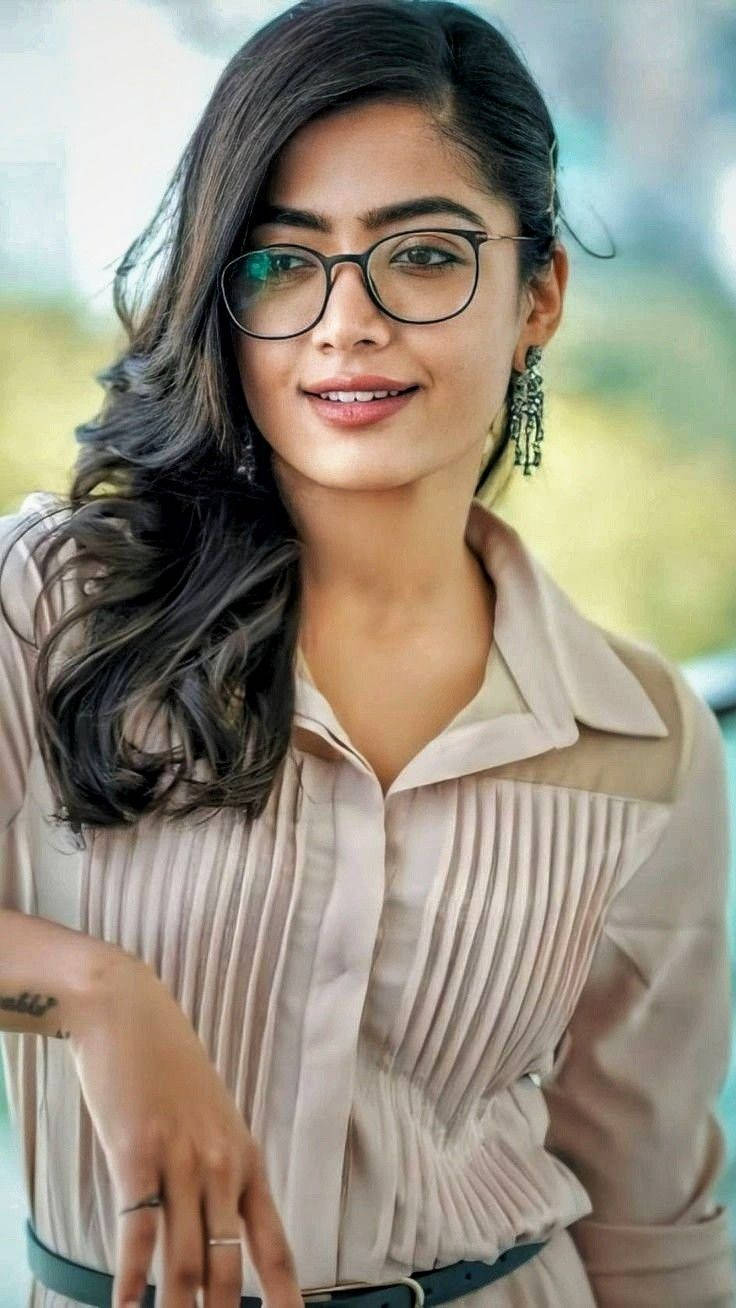 Heroine Rashmika Mandana Wallpaper