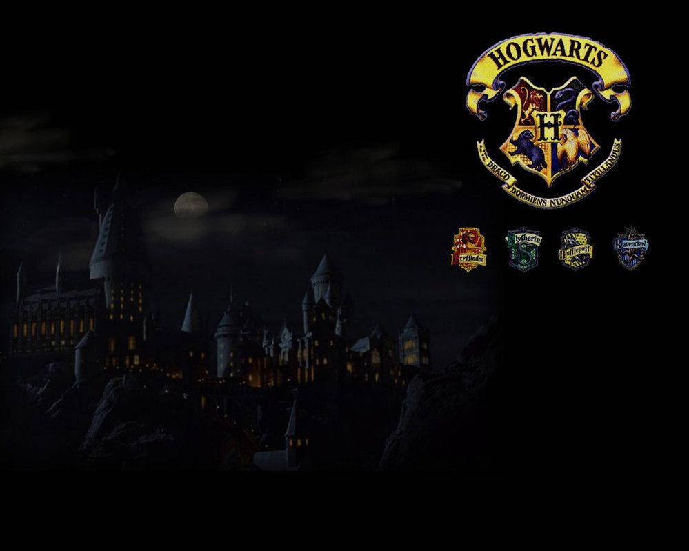 Hogwarts Castle And Crest Wallpaper