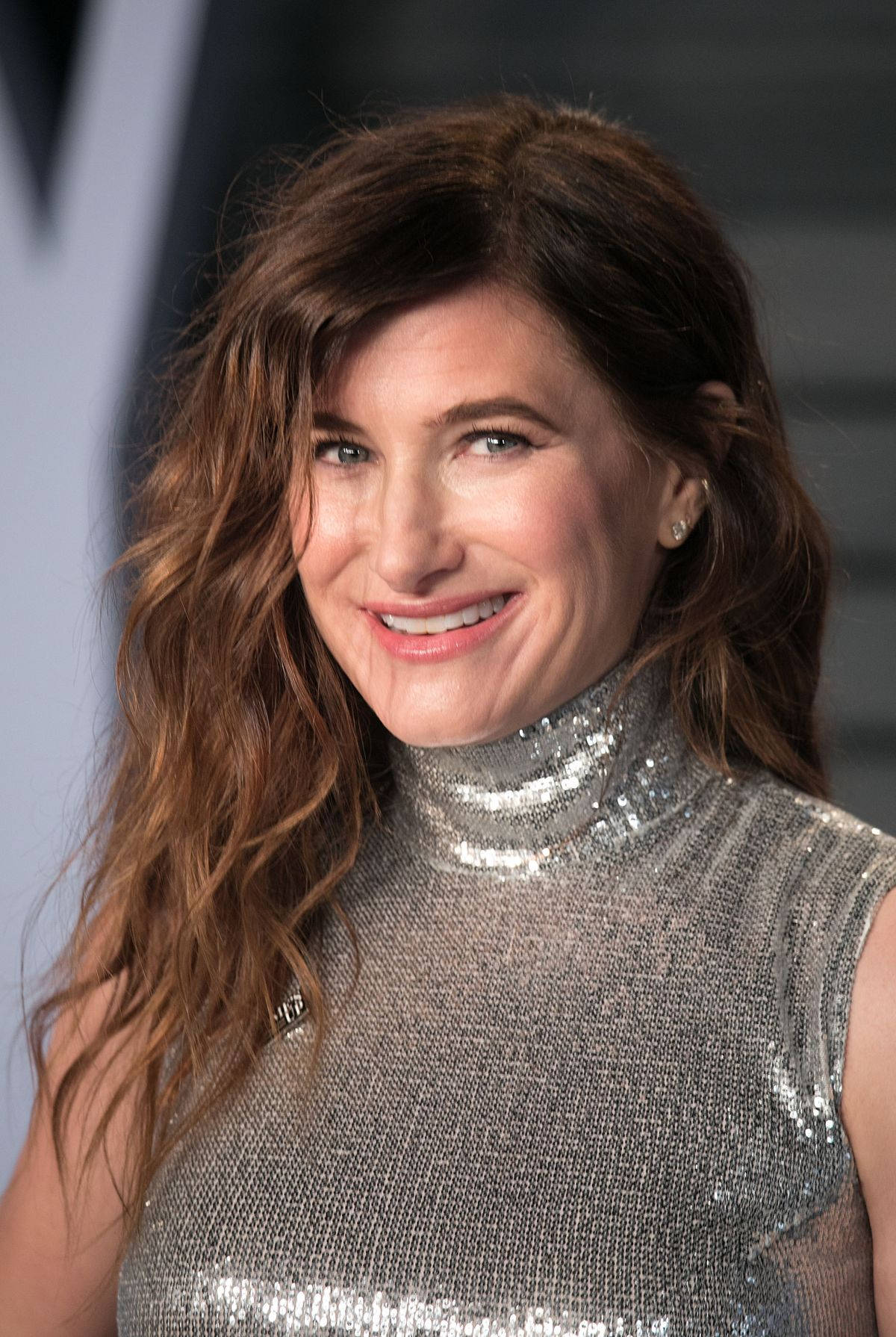 Hollywood Actress Kathryn Hahn Radiates Class Wallpaper