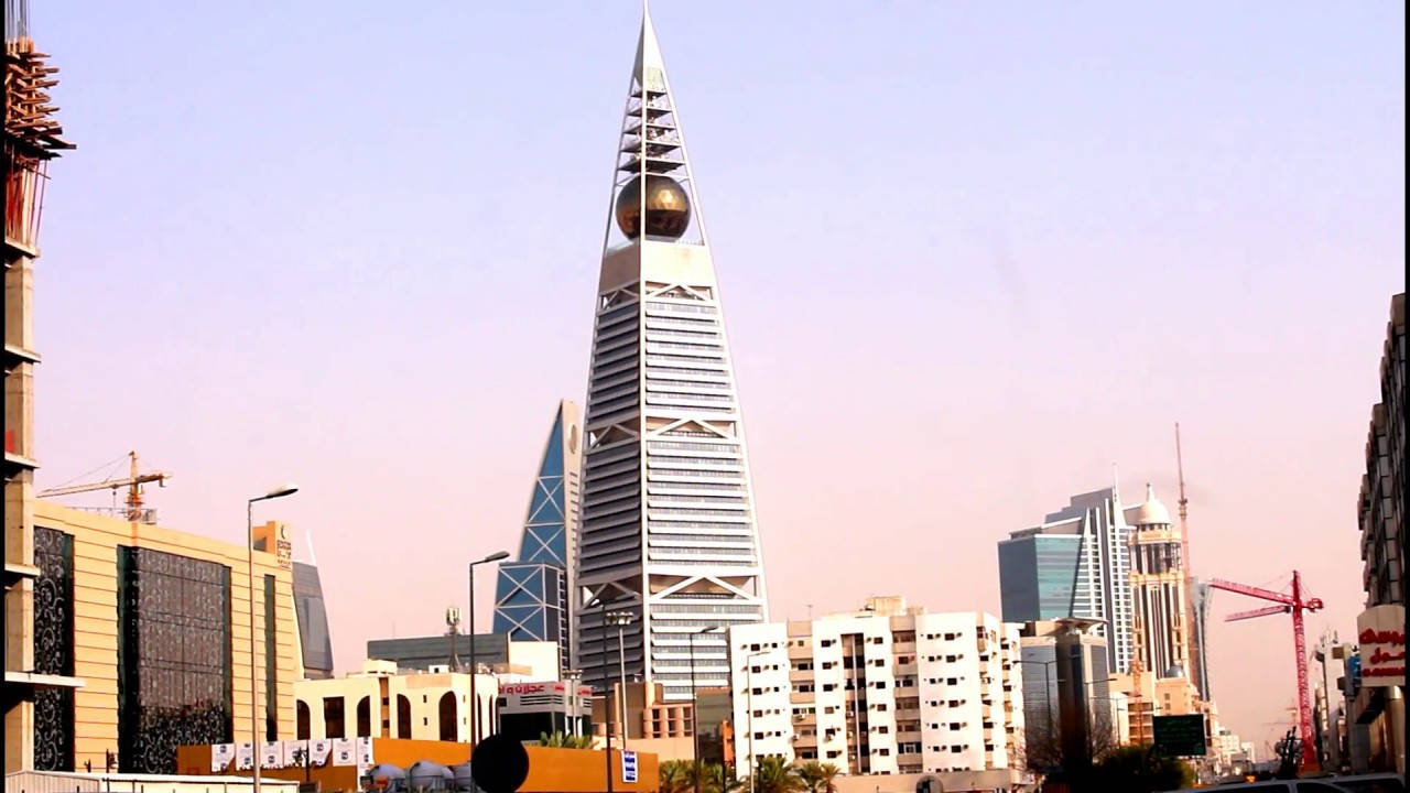 Iconic Triangular Tower Of Vibrant Riyadh At Dusk Wallpaper