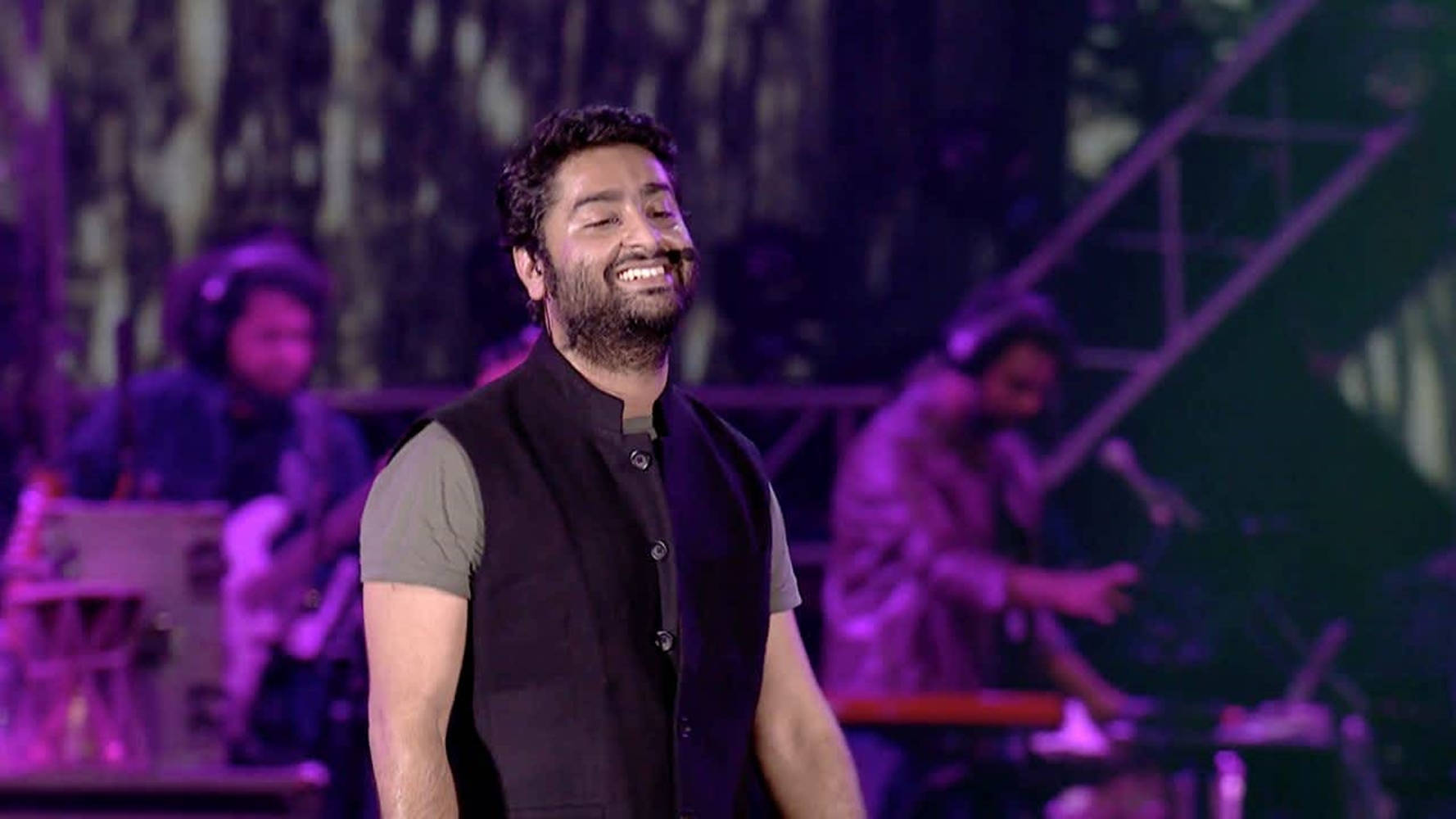 Indian Singer Arijit Singh Candid Smile Wallpaper