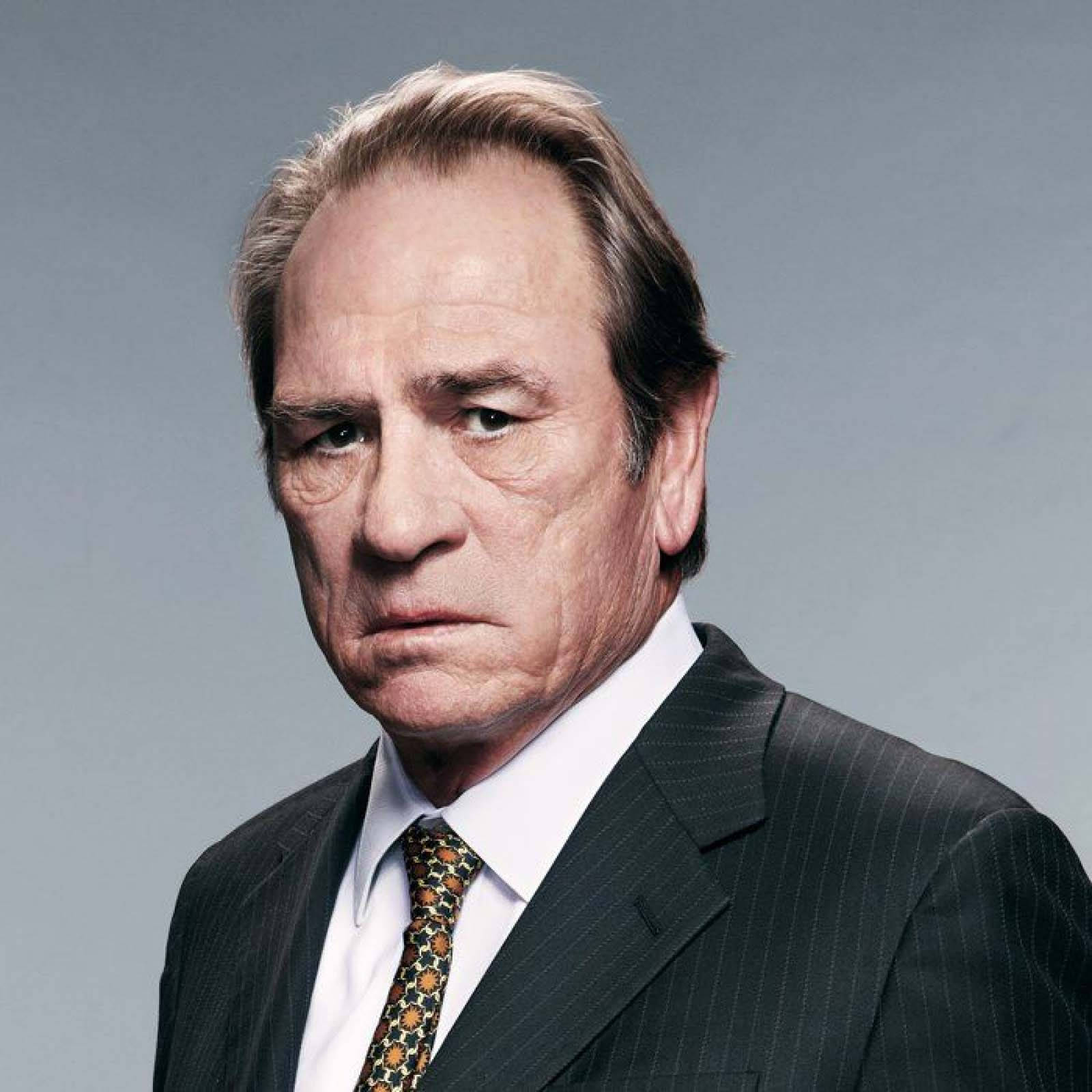 Intense Gaze Of Tommy Lee Jones Wallpaper