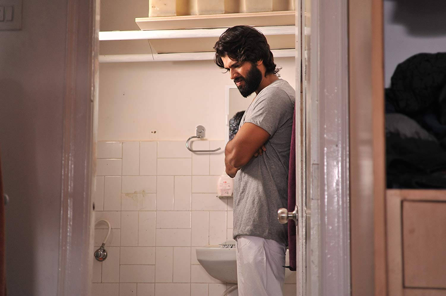 Intense Portrayal Of Arjun Reddy In Thought-provoking Scene Wallpaper