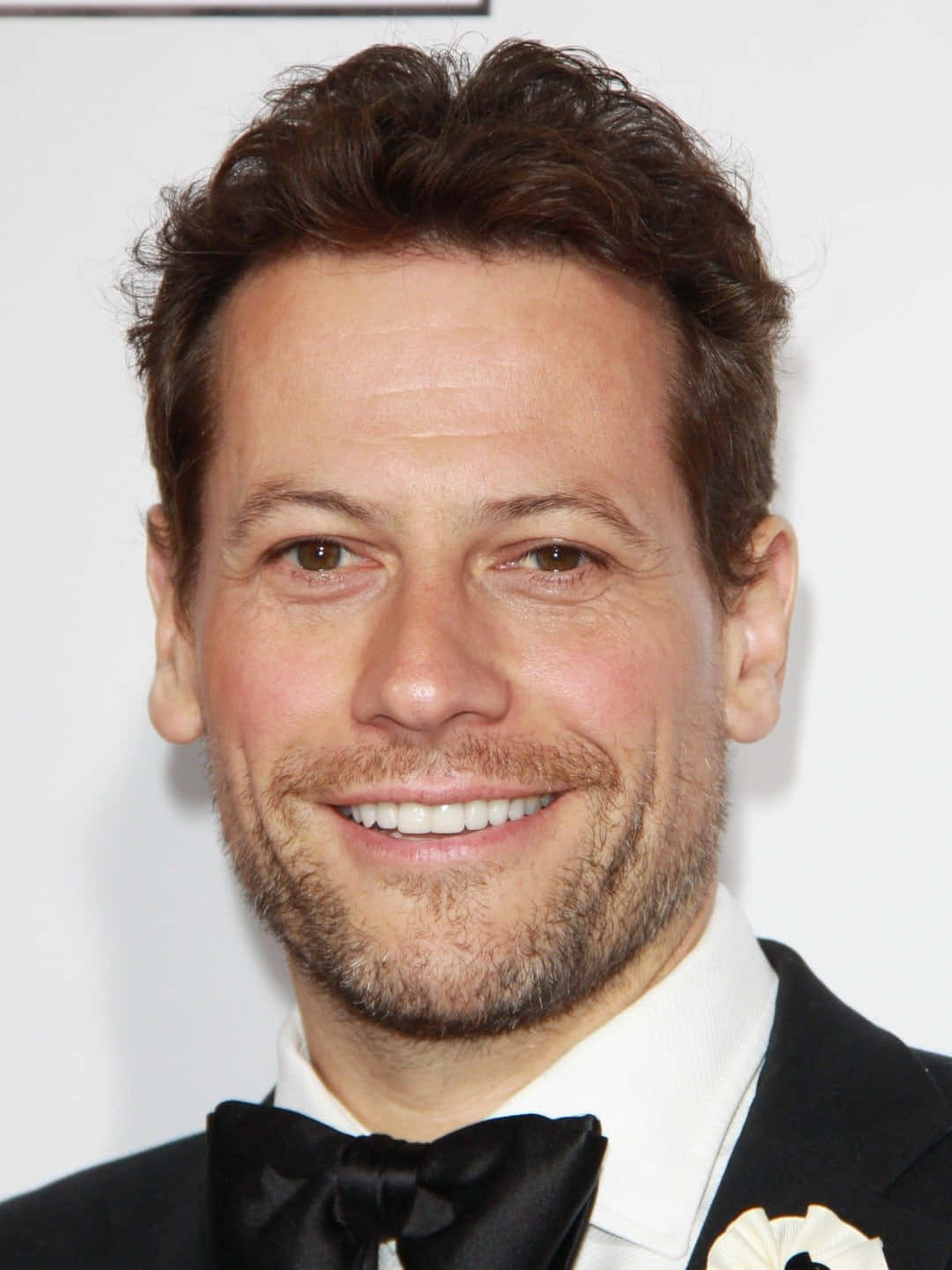 Ioan Gruffudd 1080 X 1440 Wallpaper