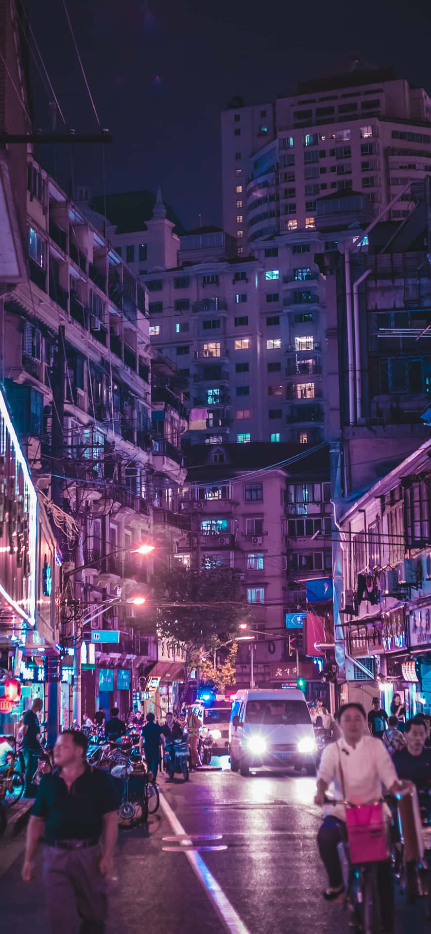 Iphone Xs Max Capturing A Bustling City Night Wallpaper