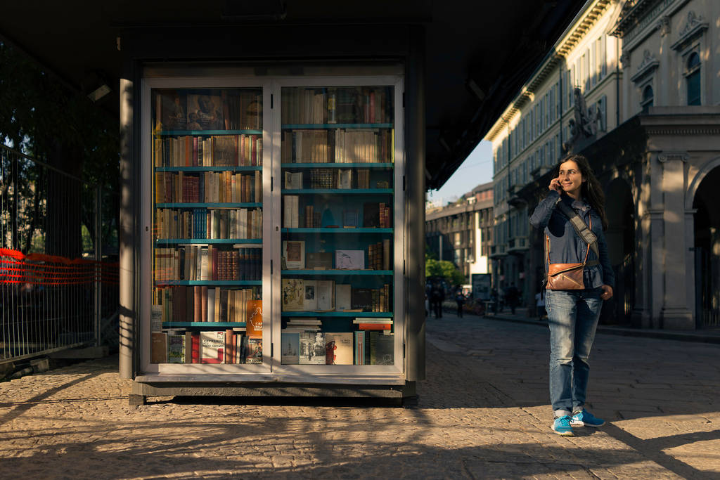 Italian Girl By Bookcase Wallpaper